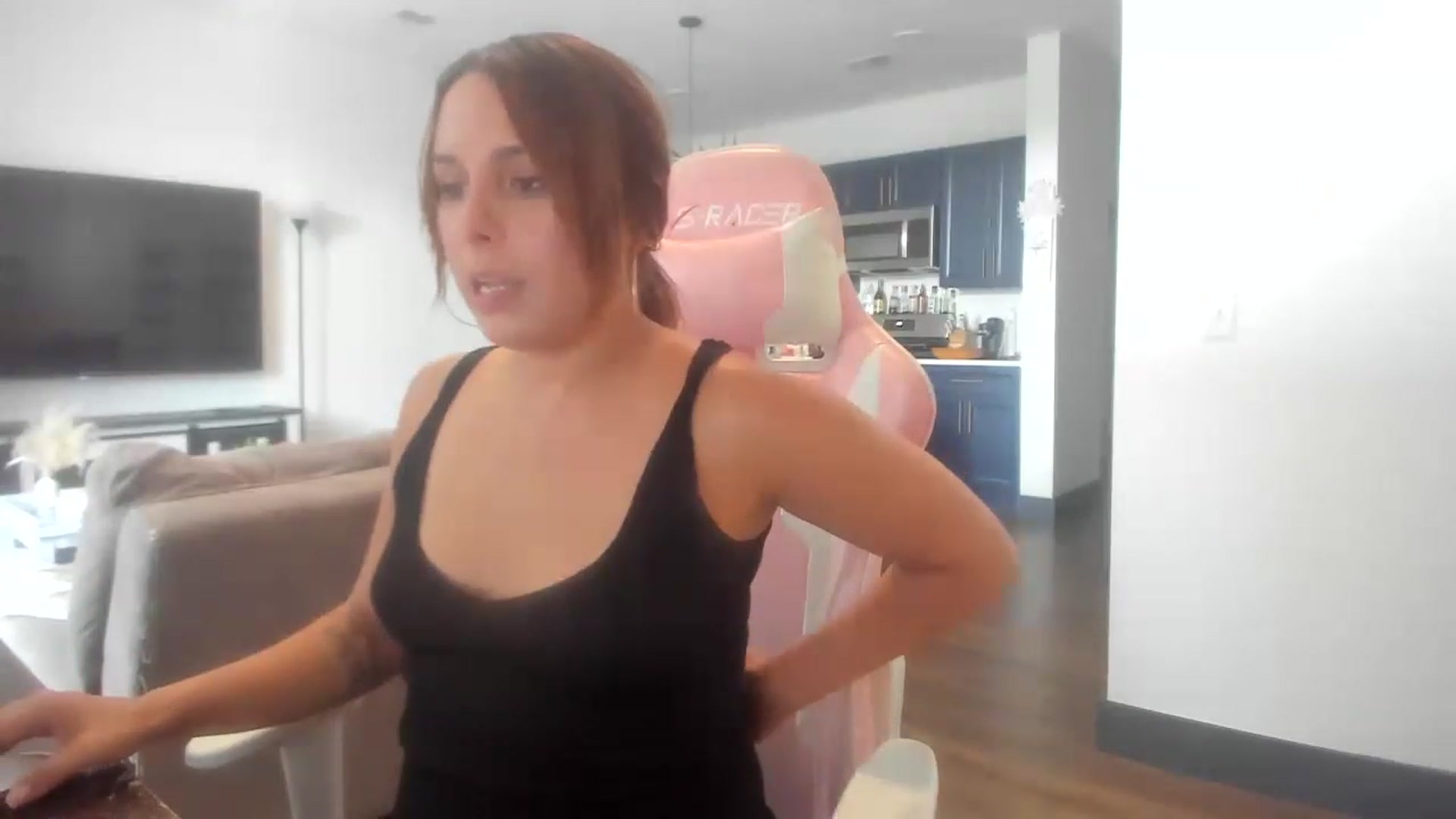 Gallery image thumbnail from Sparkly__'s myfreecams stream on, 07/17/2023, 18:46 image 12 of 20