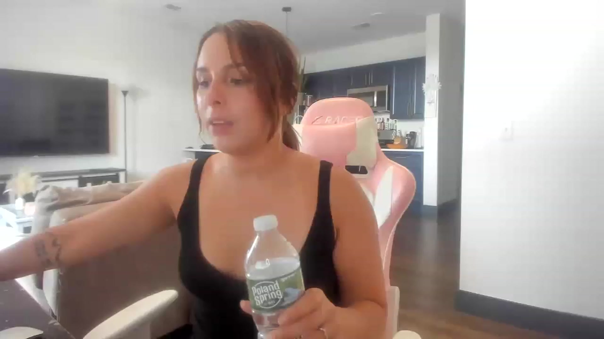 Gallery image thumbnail from Sparkly__'s myfreecams stream on, 07/17/2023, 18:46 image 4 of 20