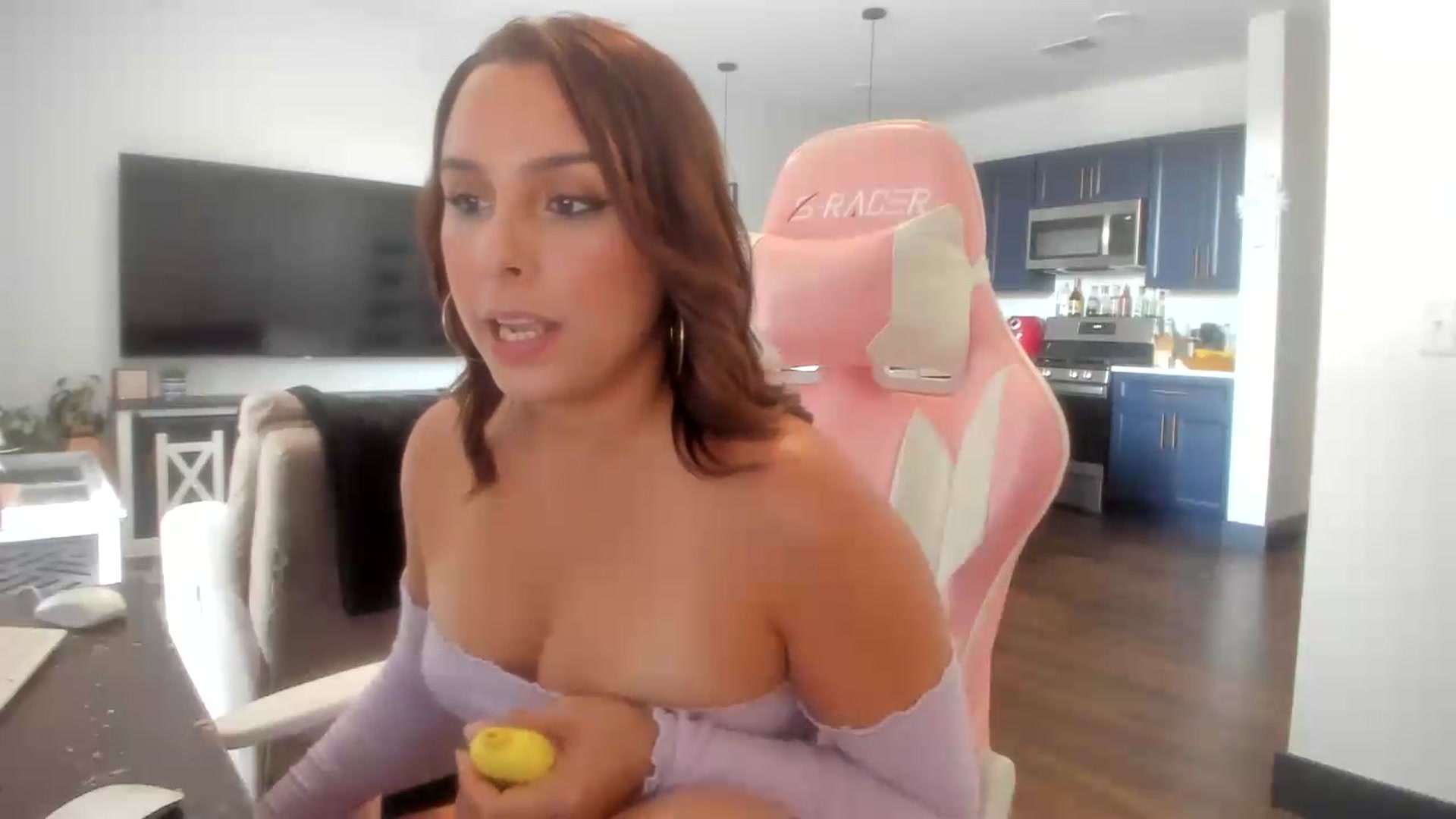 Gallery image thumbnail from Sparkly__'s myfreecams stream on, 07/20/2023, 15:51 image 11 of 20