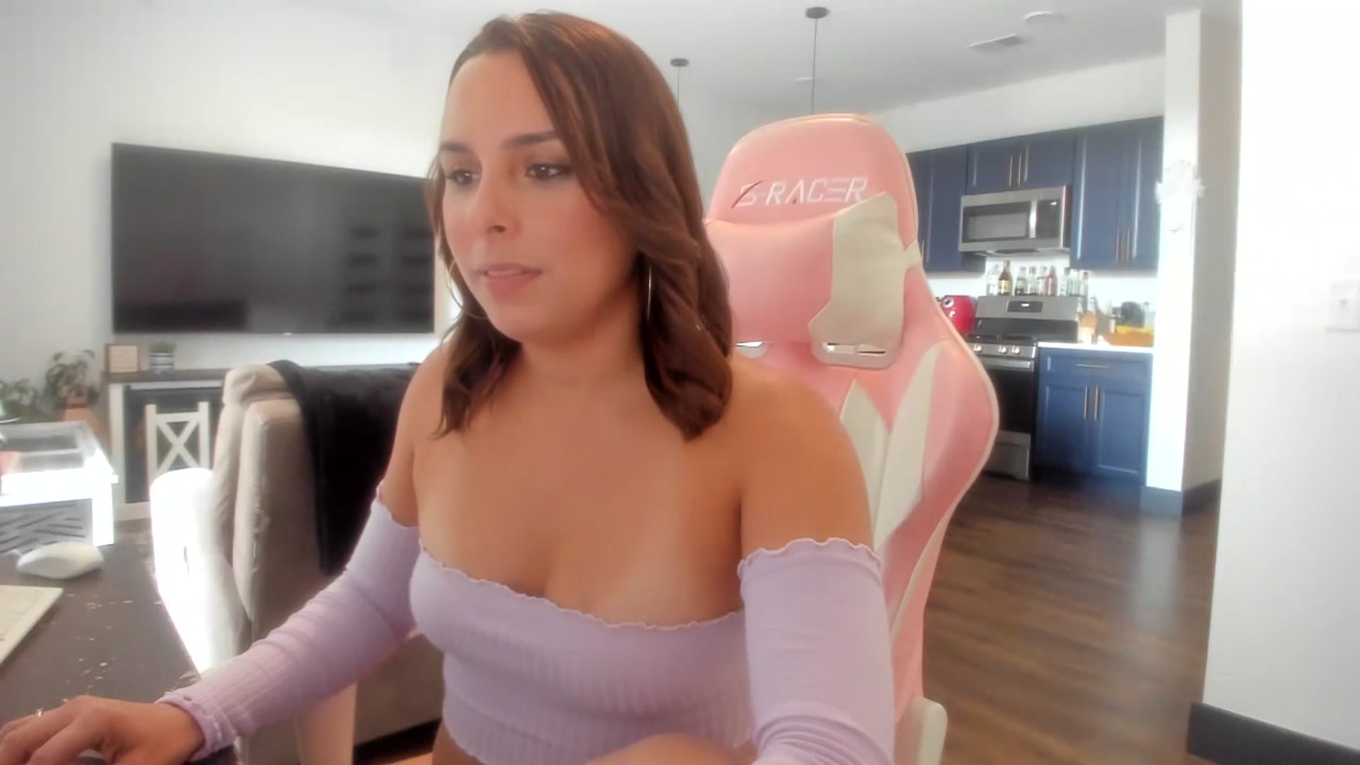 Gallery image thumbnail from Sparkly__'s myfreecams stream on, 07/20/2023, 15:51 image 18 of 20