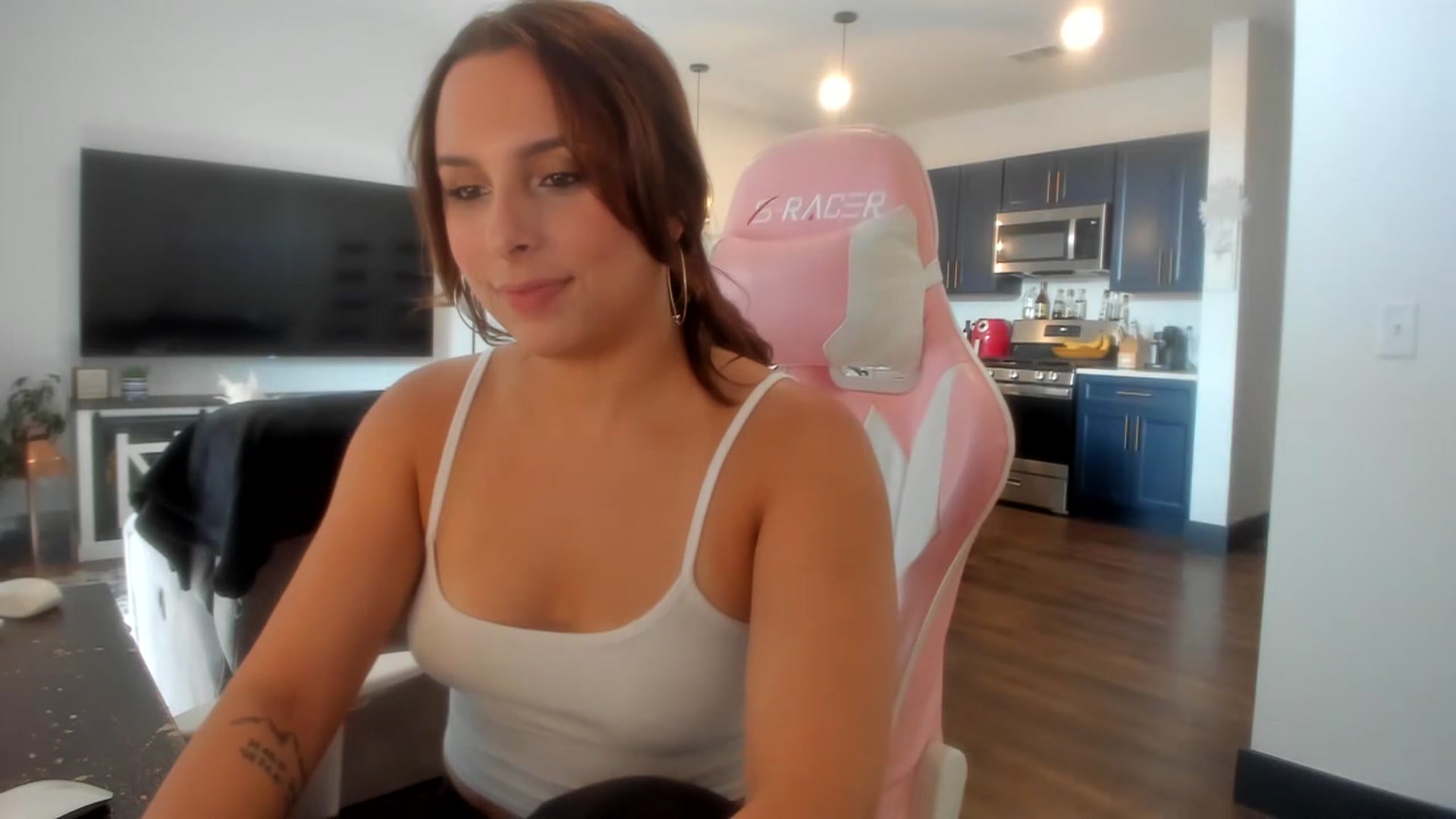 Gallery image thumbnail from Sparkly__'s myfreecams stream on, 07/21/2023, 14:39 image 10 of 20