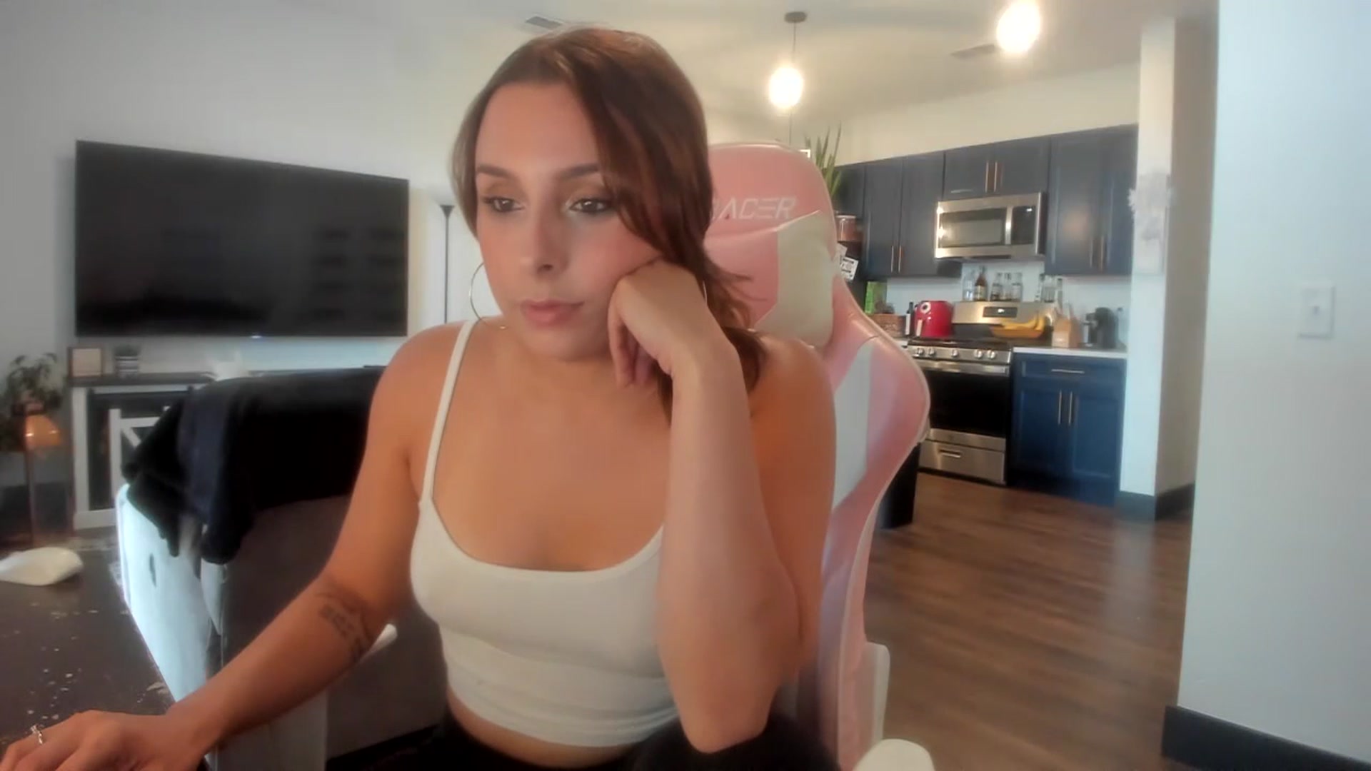 Gallery image thumbnail from Sparkly__'s myfreecams stream on, 07/21/2023, 14:39 image 1 of 20