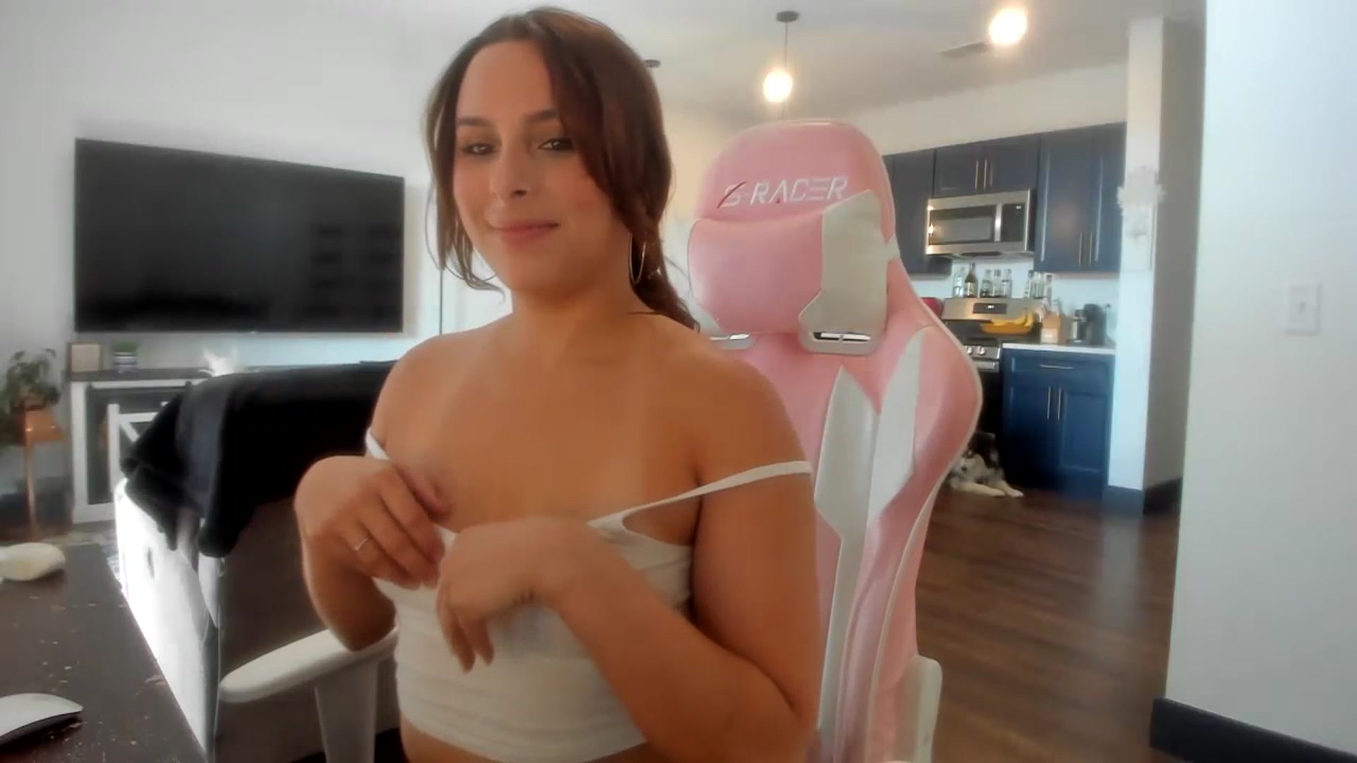 Gallery image thumbnail from Sparkly__'s myfreecams stream on, 07/21/2023, 14:39 image 12 of 20