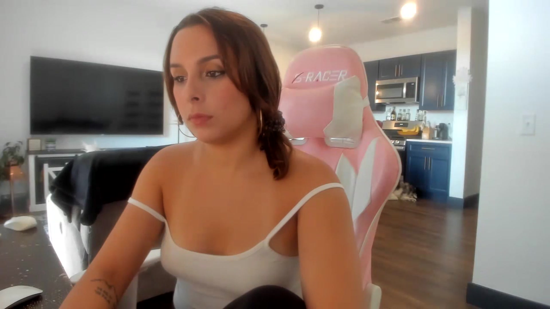 Gallery image thumbnail from Sparkly__'s myfreecams stream on, 07/21/2023, 14:39 image 18 of 20