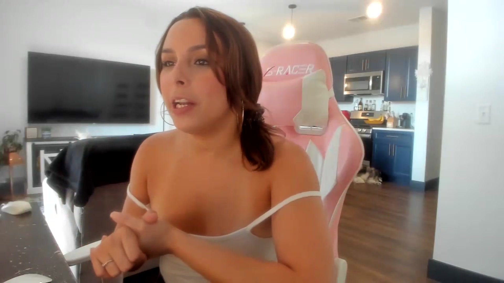 Gallery image thumbnail from Sparkly__'s myfreecams stream on, 07/21/2023, 14:39 image 16 of 20