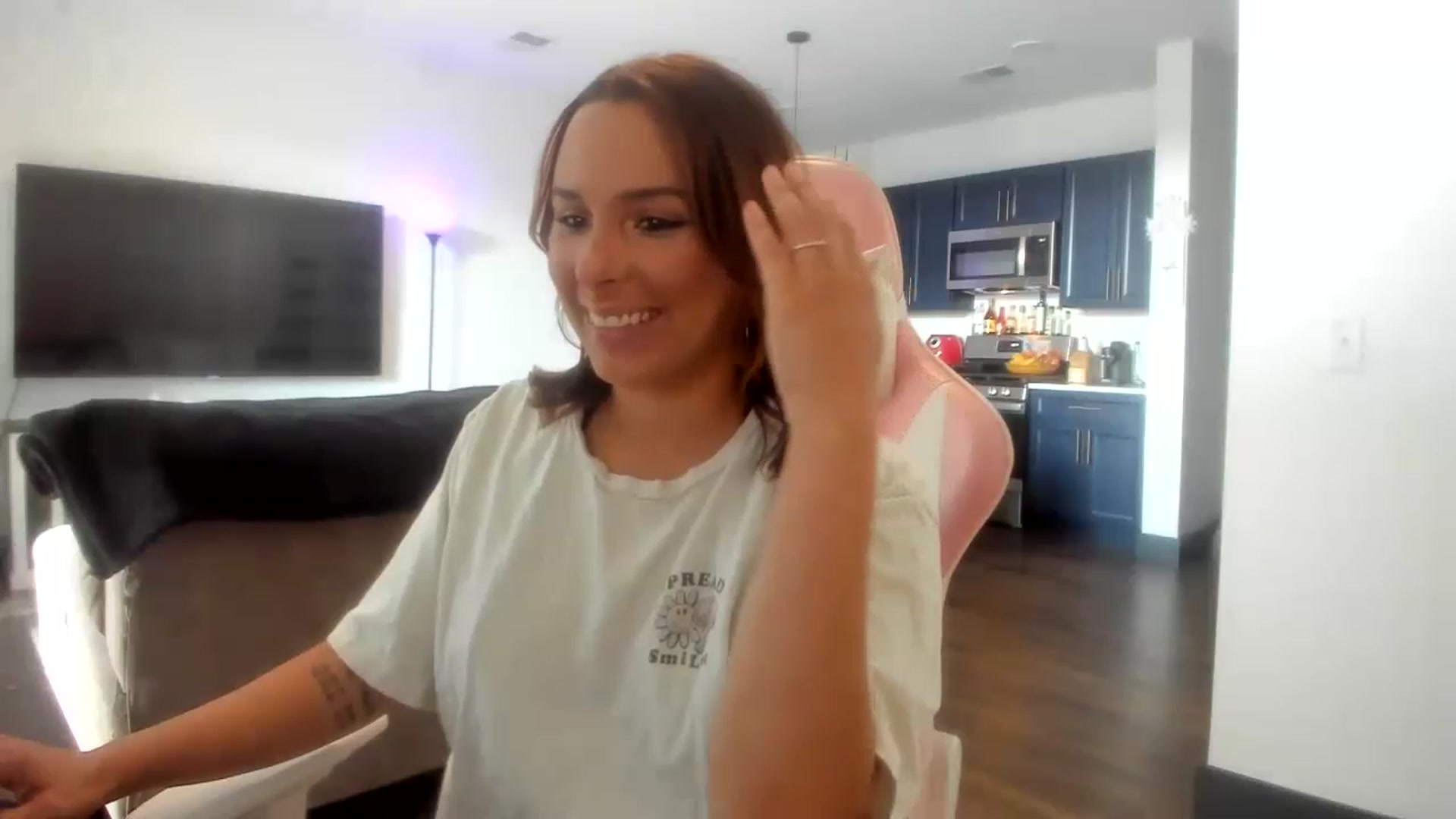 Gallery image thumbnail from Sparkly__'s myfreecams stream on, 08/05/2023, 14:37 image 14 of 20