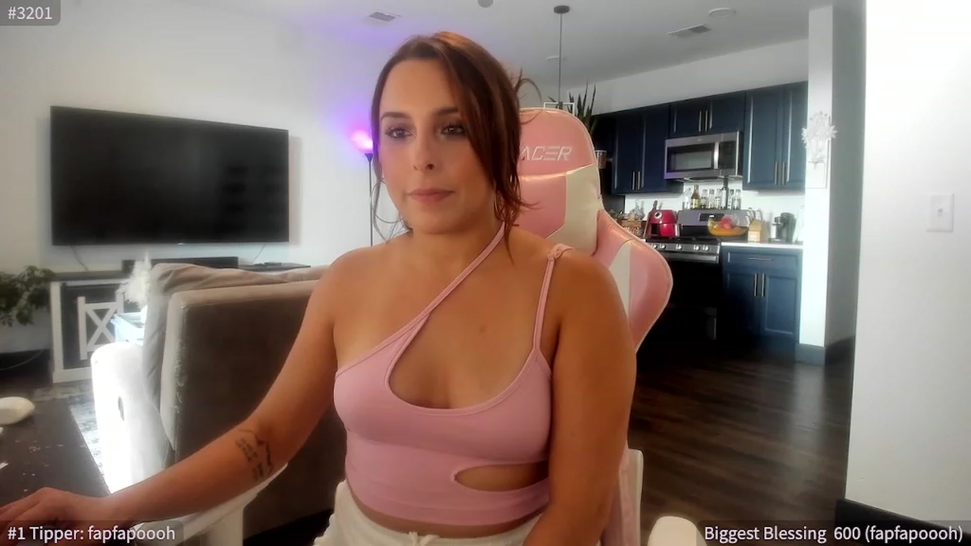 Gallery image thumbnail from Sparkly__'s myfreecams stream on, 08/22/2023, 15:53 image 17 of 20