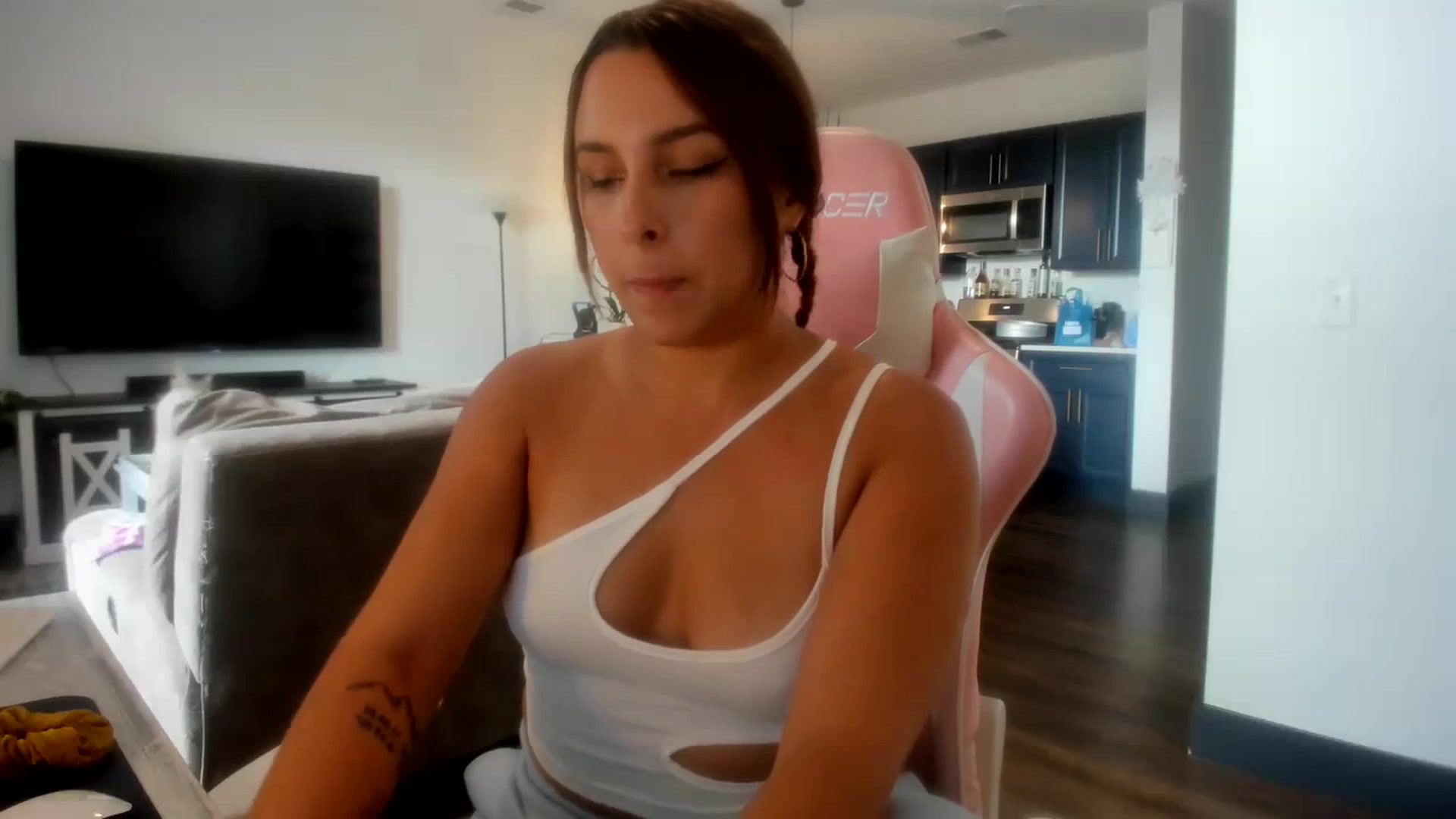 Gallery image thumbnail from Sparkly__'s myfreecams stream on, 08/29/2023, 14:14 image 19 of 20