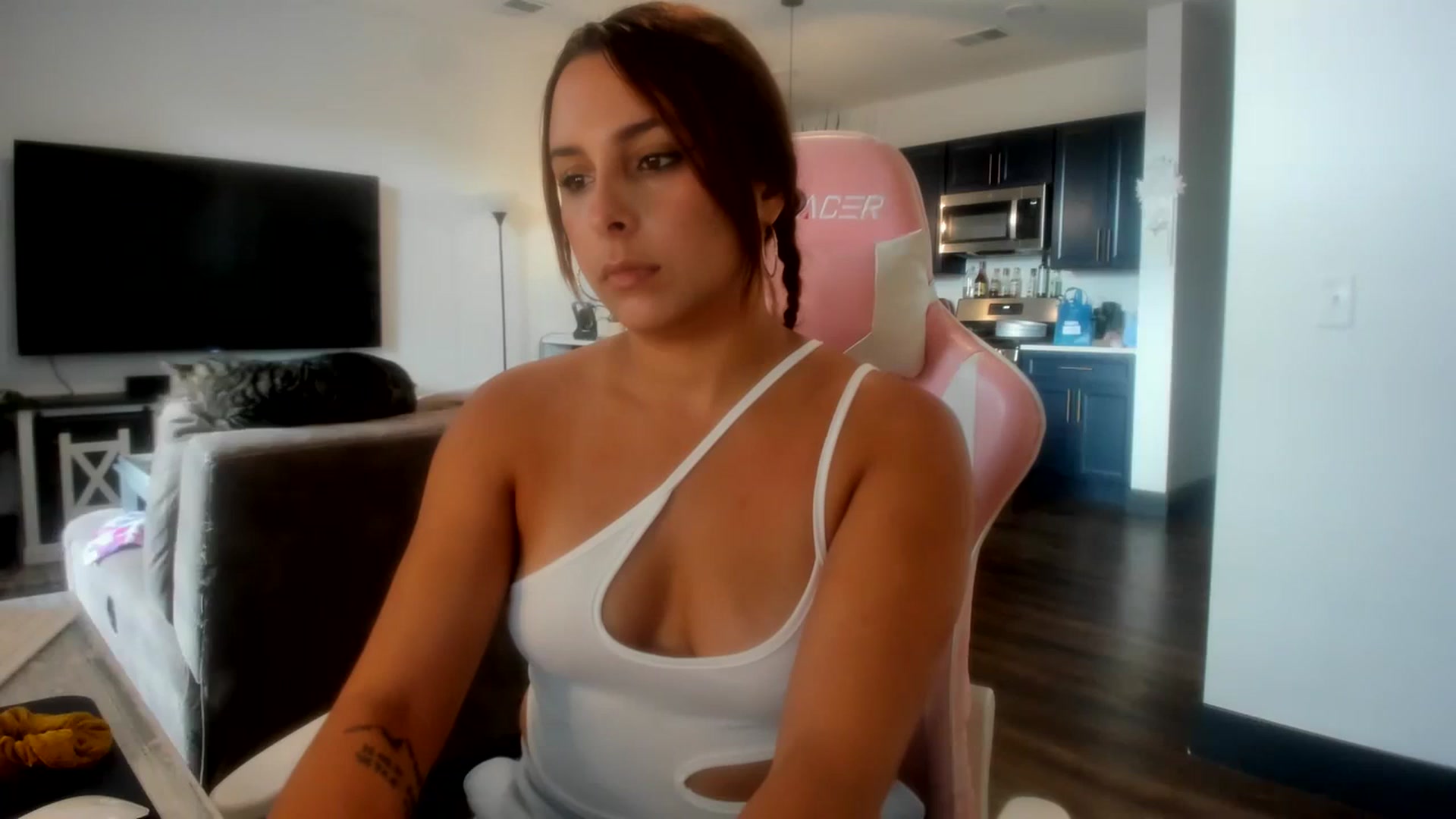 Gallery image thumbnail from Sparkly__'s myfreecams stream on, 08/29/2023, 14:14 image 1 of 20