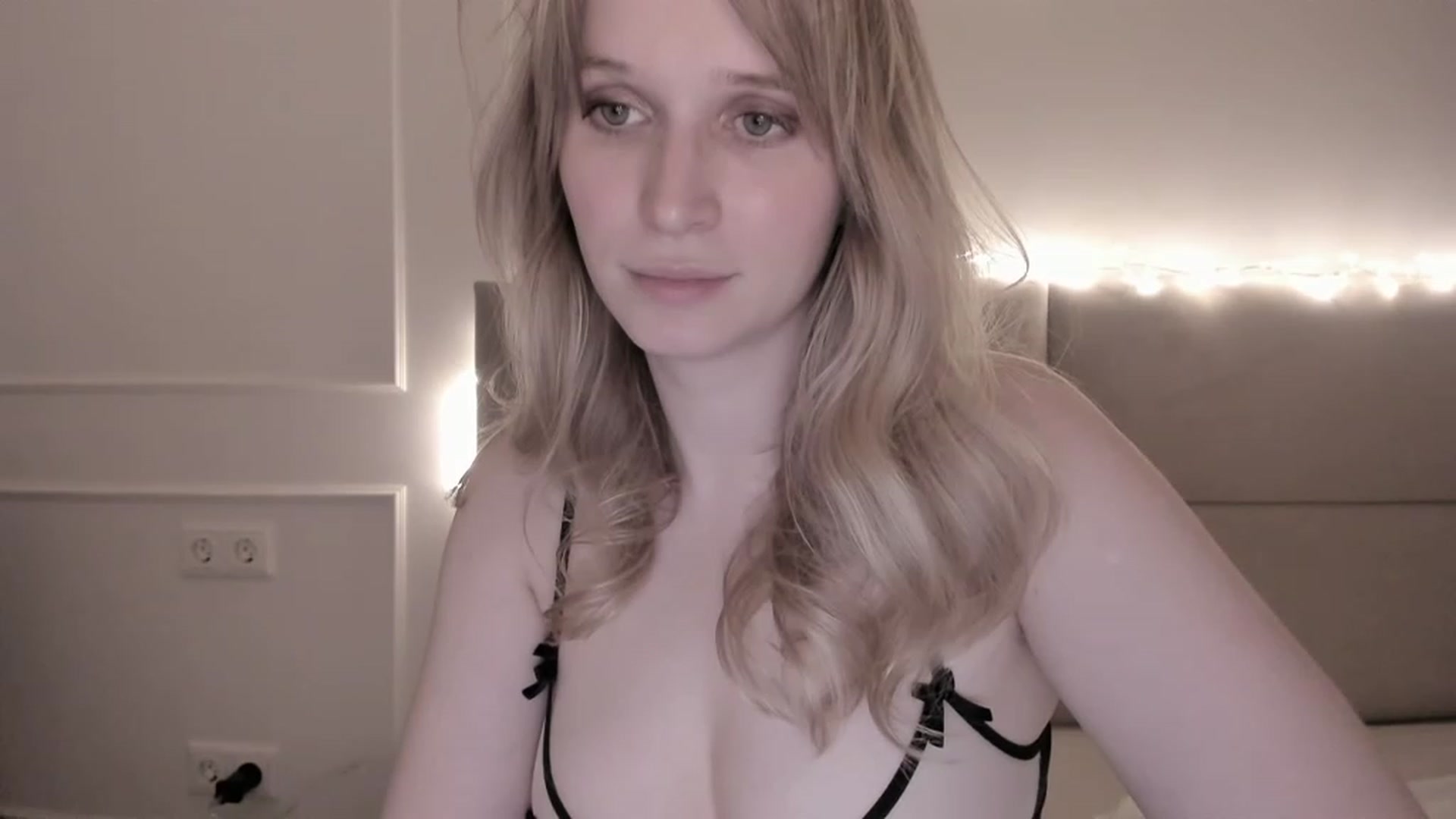 Gallery image thumbnail from Speculoos_'s myfreecams stream on, 12/07/2022, 21:39 image 15 of 20