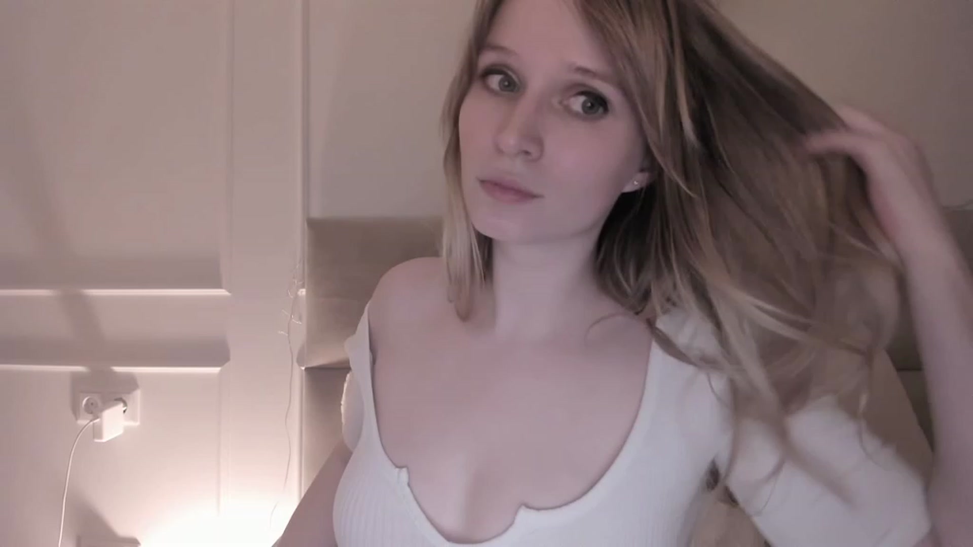 Gallery image thumbnail from Speculoos_'s myfreecams stream on, 01/17/2023, 20:51 image 13 of 20