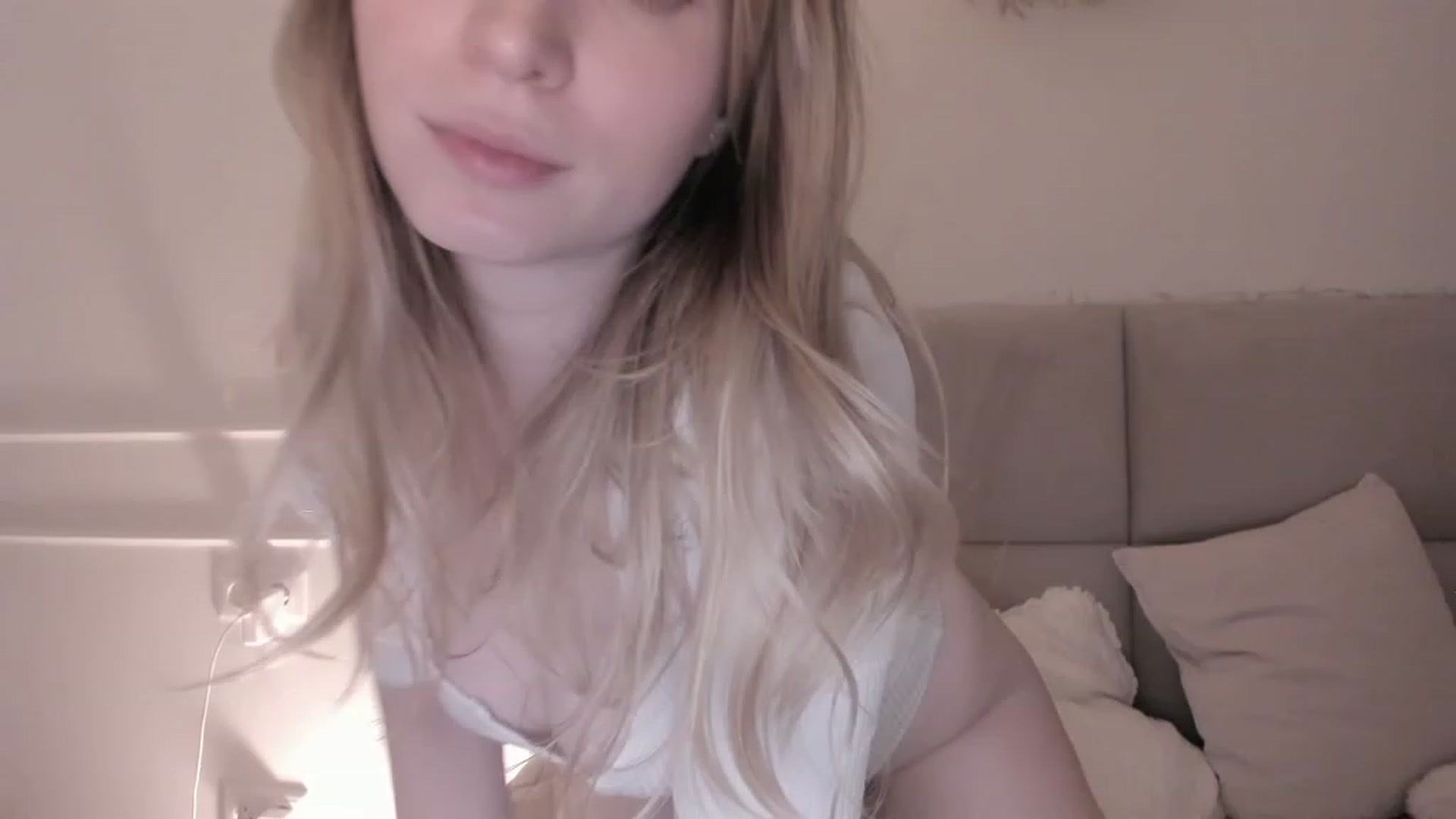 Gallery image thumbnail from Speculoos_'s myfreecams stream on, 01/17/2023, 20:51 image 15 of 20
