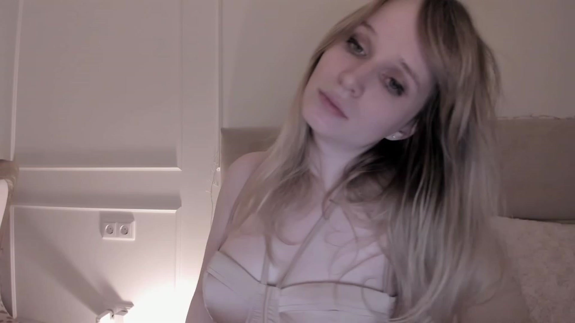 Gallery image thumbnail from Speculoos_'s myfreecams stream on, 01/18/2023, 21:15 image 2 of 20