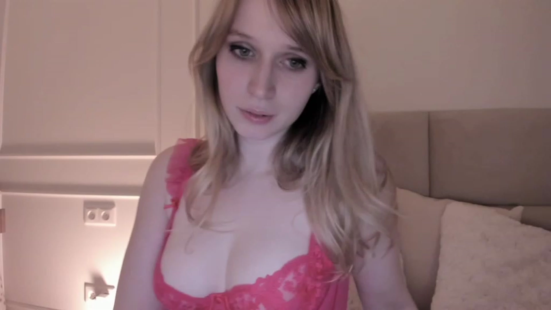 Gallery image thumbnail from Speculoos_'s myfreecams stream on, 01/28/2023, 20:57 image 18 of 20