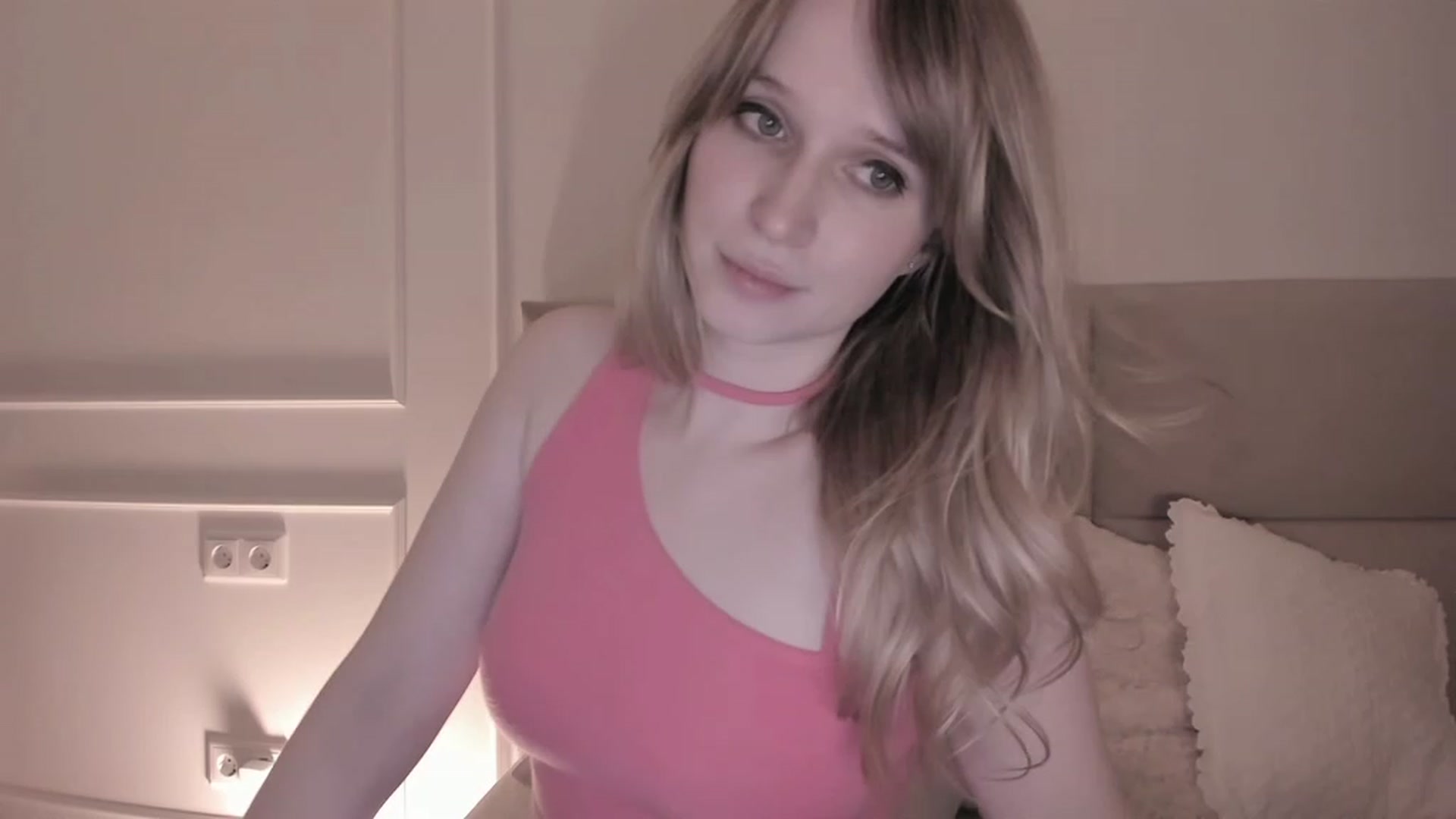 Gallery image thumbnail from Speculoos_'s myfreecams stream on, 02/02/2023, 20:54 image 15 of 20