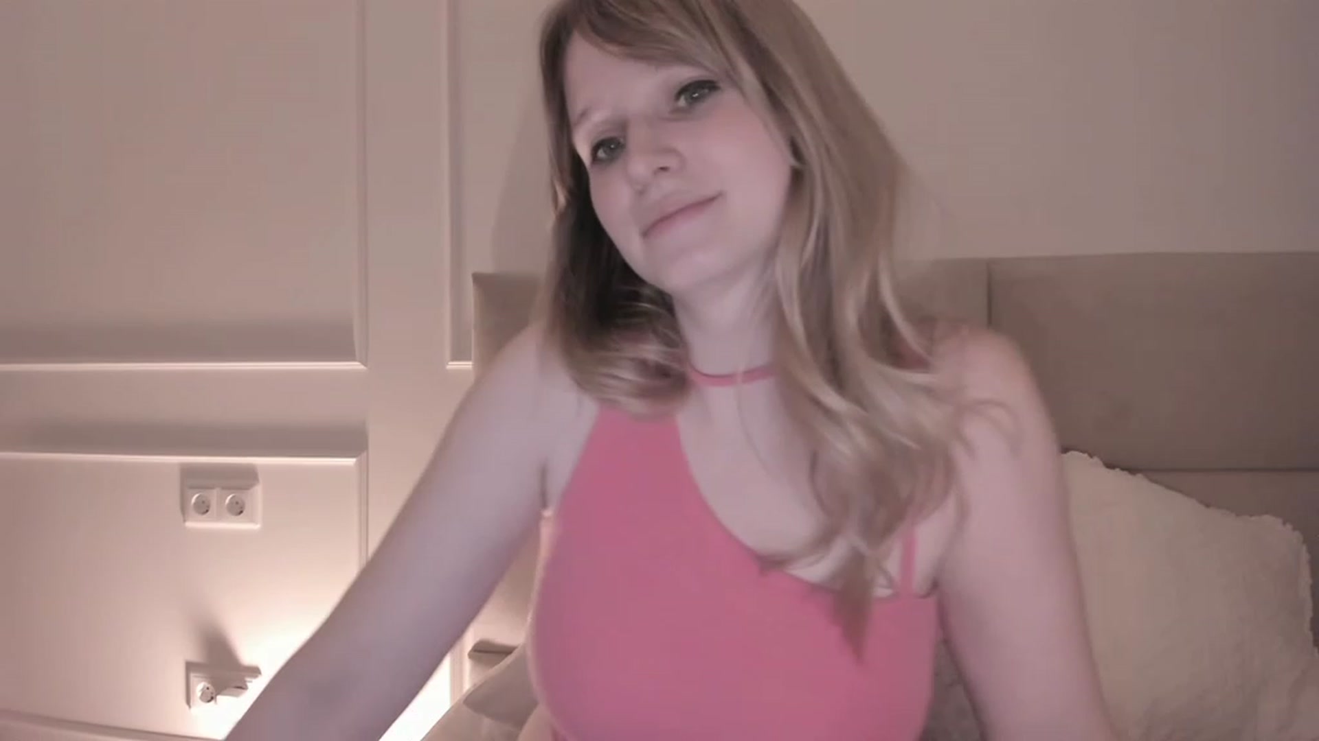 Gallery image thumbnail from Speculoos_'s myfreecams stream on, 02/02/2023, 20:54 image 17 of 20