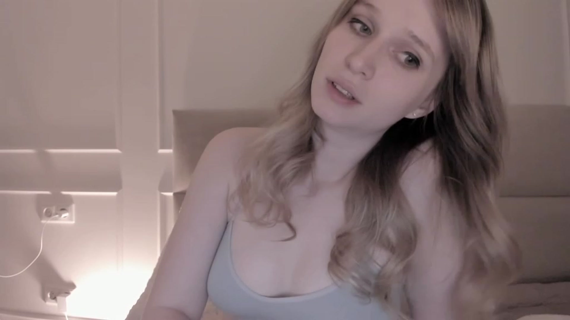 Gallery image thumbnail from Speculoos_'s myfreecams stream on, 02/09/2023, 20:29 image 14 of 20