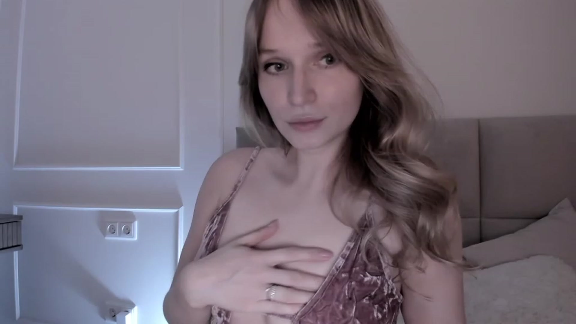 Gallery image thumbnail from Speculoos_'s myfreecams stream on, 03/01/2023, 21:02 image 5 of 20