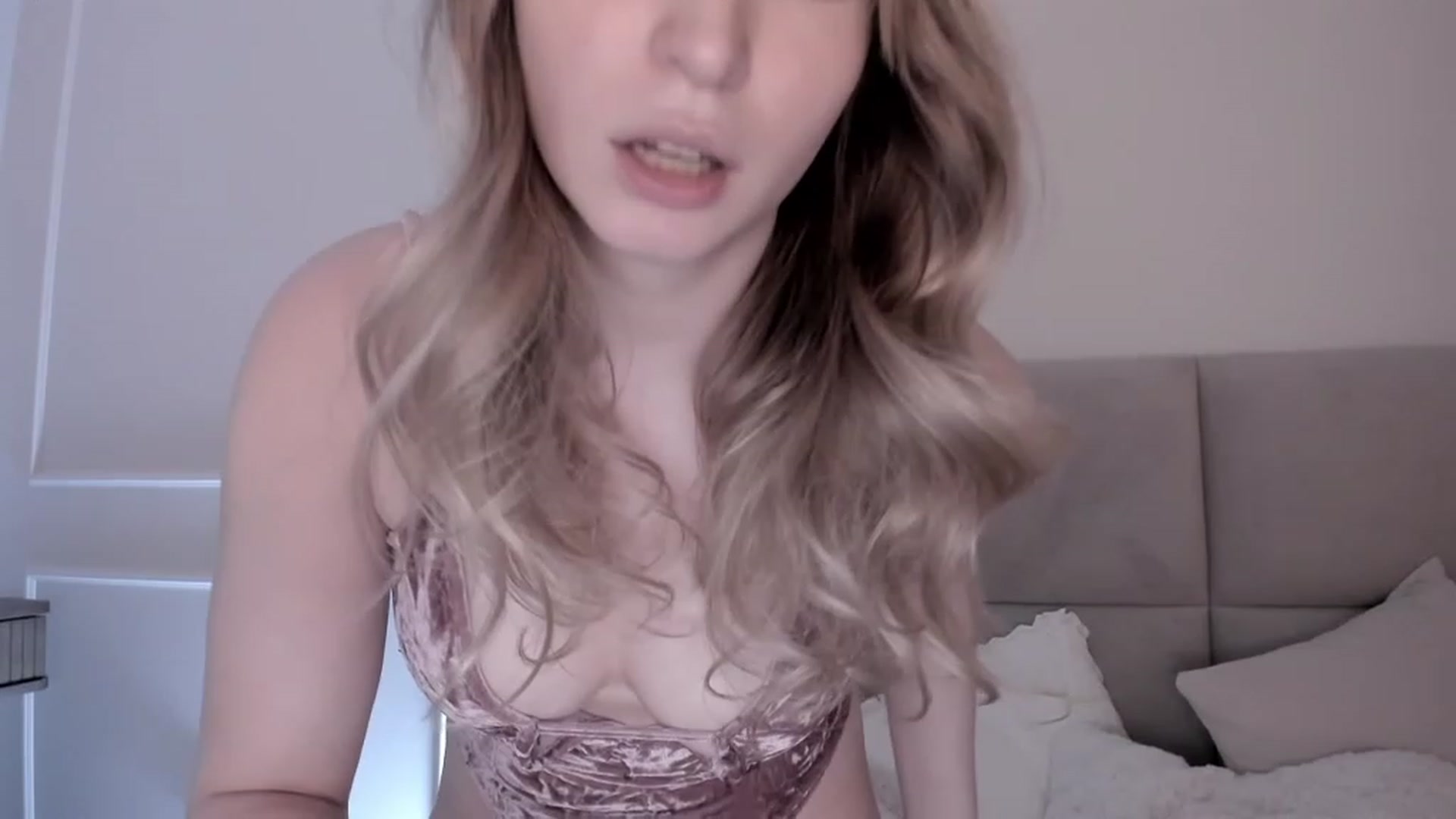 Gallery image thumbnail from Speculoos_'s myfreecams stream on, 03/01/2023, 21:02 image 9 of 20
