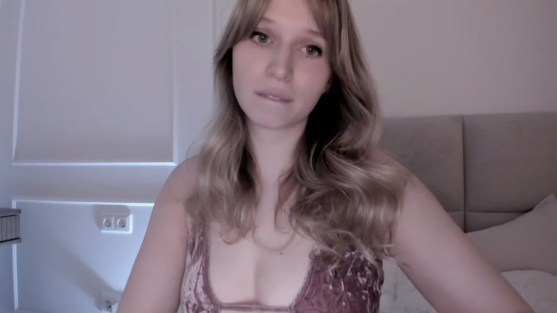 Gallery image thumbnail from Speculoos_'s myfreecams stream on, 03/01/2023, 21:02 image 17 of 20