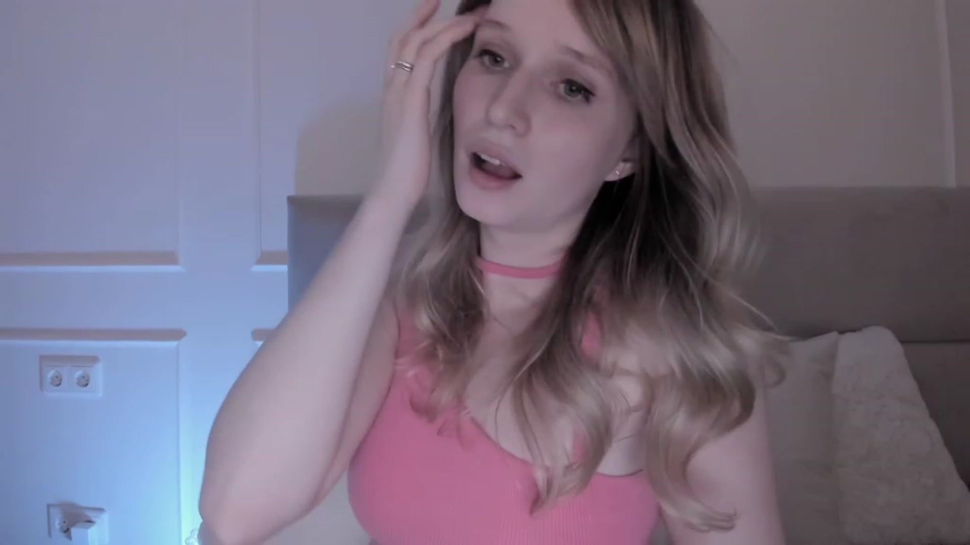 Gallery image thumbnail from Speculoos_'s myfreecams stream on, 03/06/2023, 21:21 image 9 of 20