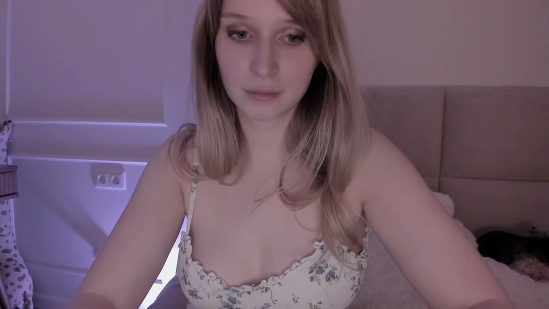 Gallery image thumbnail from Speculoos_'s myfreecams stream on, 03/13/2023, 20:36 image 19 of 20