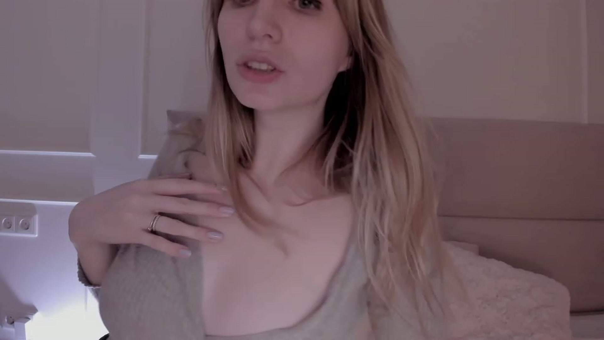 Gallery image thumbnail from Speculoos_'s myfreecams stream on, 03/22/2023, 21:05 image 11 of 20