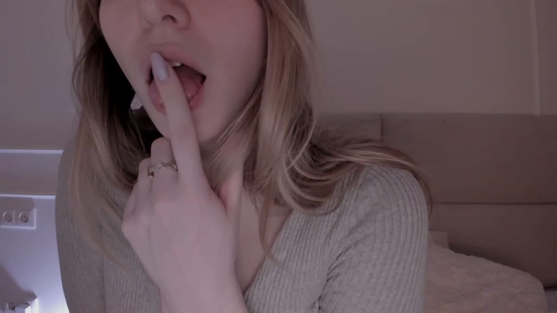 Gallery image thumbnail from Speculoos_'s myfreecams stream on, 03/22/2023, 21:05 image 15 of 20