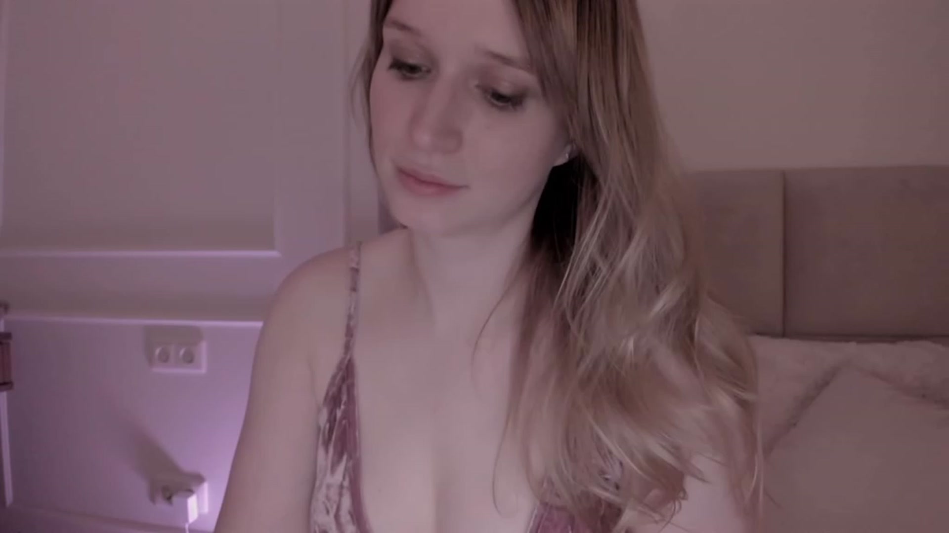 Gallery image thumbnail from Speculoos_'s myfreecams stream on, 03/23/2023, 20:58 image 19 of 20