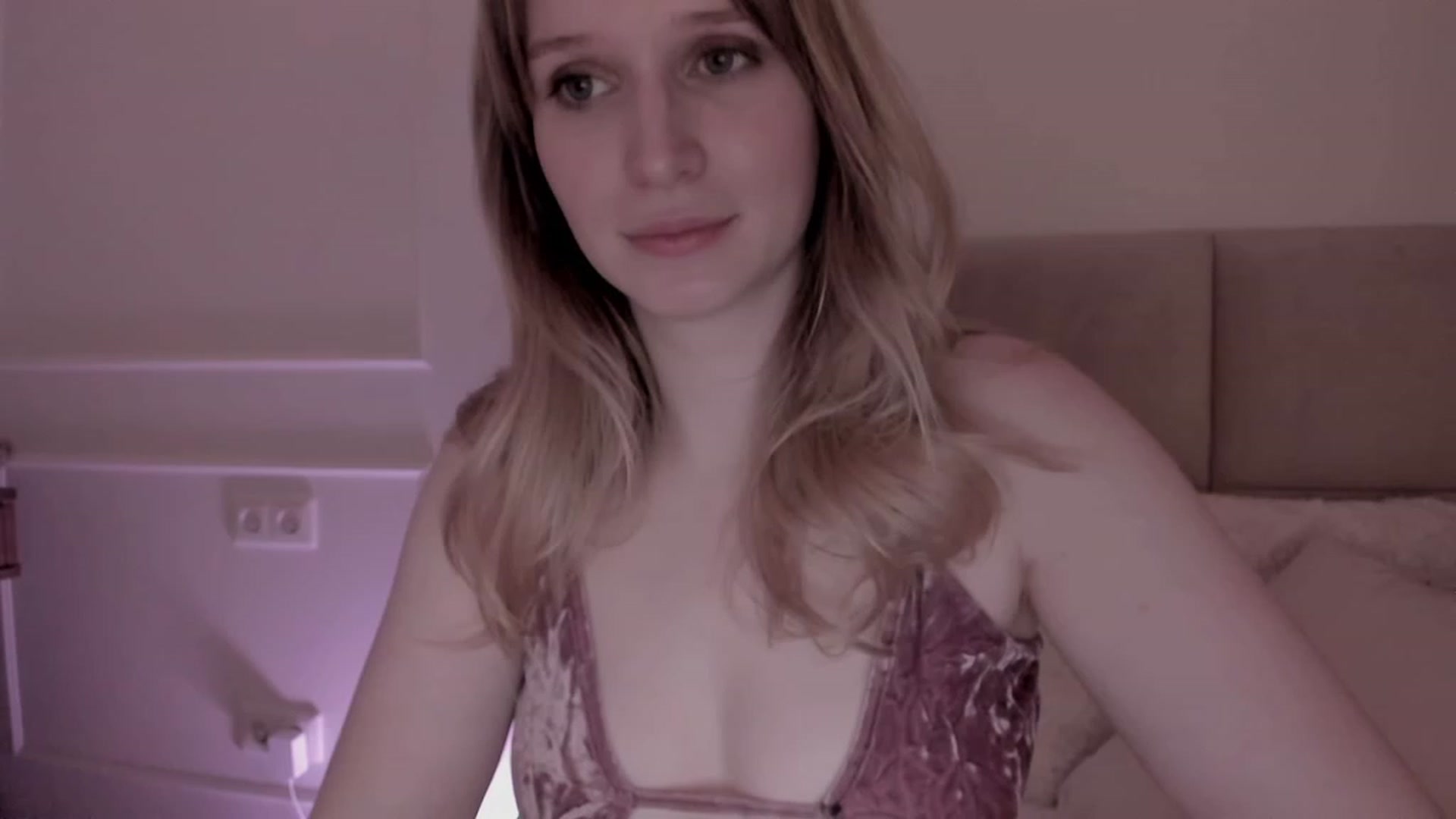 Gallery image thumbnail from Speculoos_'s myfreecams stream on, 03/23/2023, 20:58 image 18 of 20