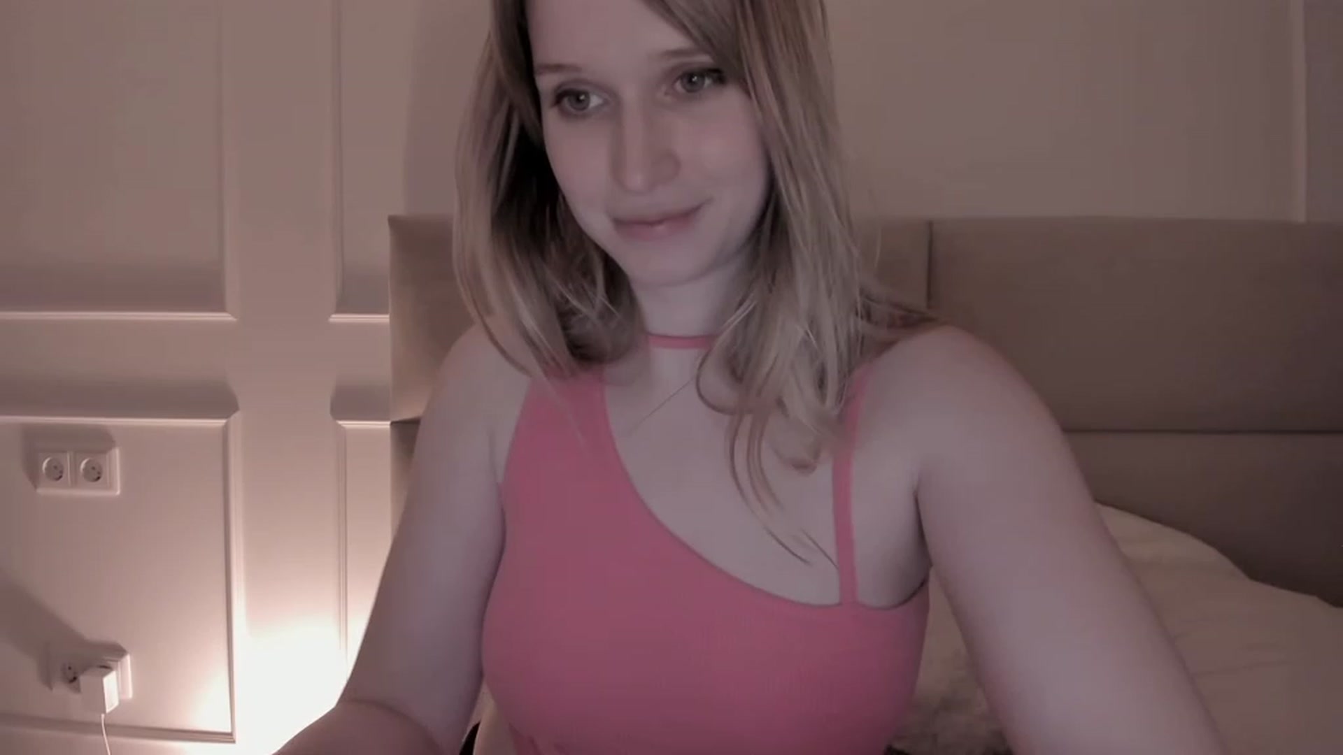 Gallery image thumbnail from Speculoos_'s myfreecams stream on, 03/28/2023, 20:47 image 19 of 20