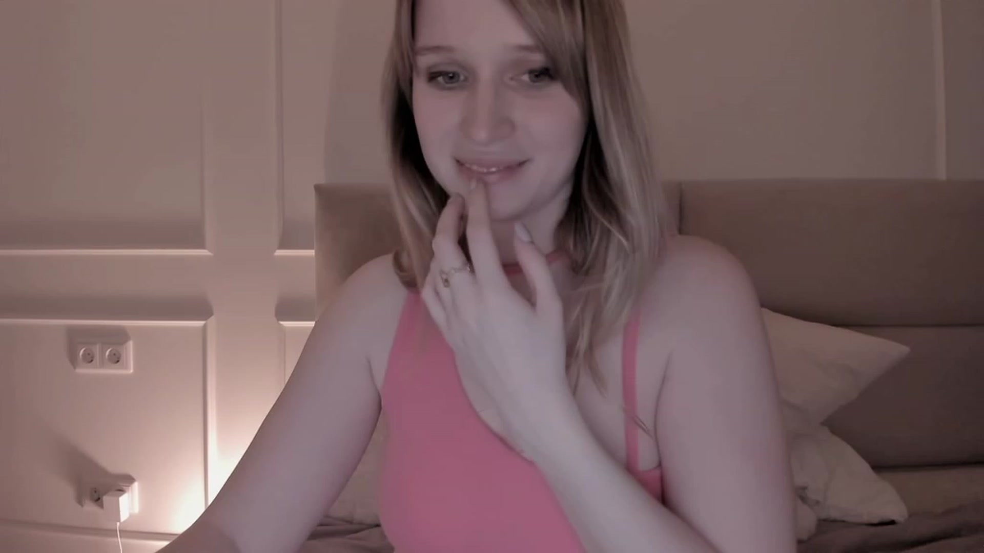 Gallery image thumbnail from Speculoos_'s myfreecams stream on, 03/28/2023, 20:47 image 9 of 20