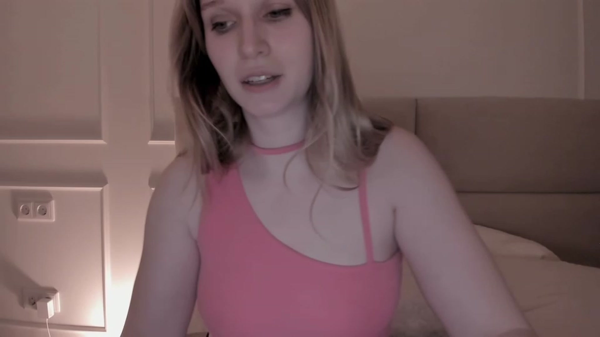 Gallery image thumbnail from Speculoos_'s myfreecams stream on, 03/28/2023, 20:47 image 18 of 20