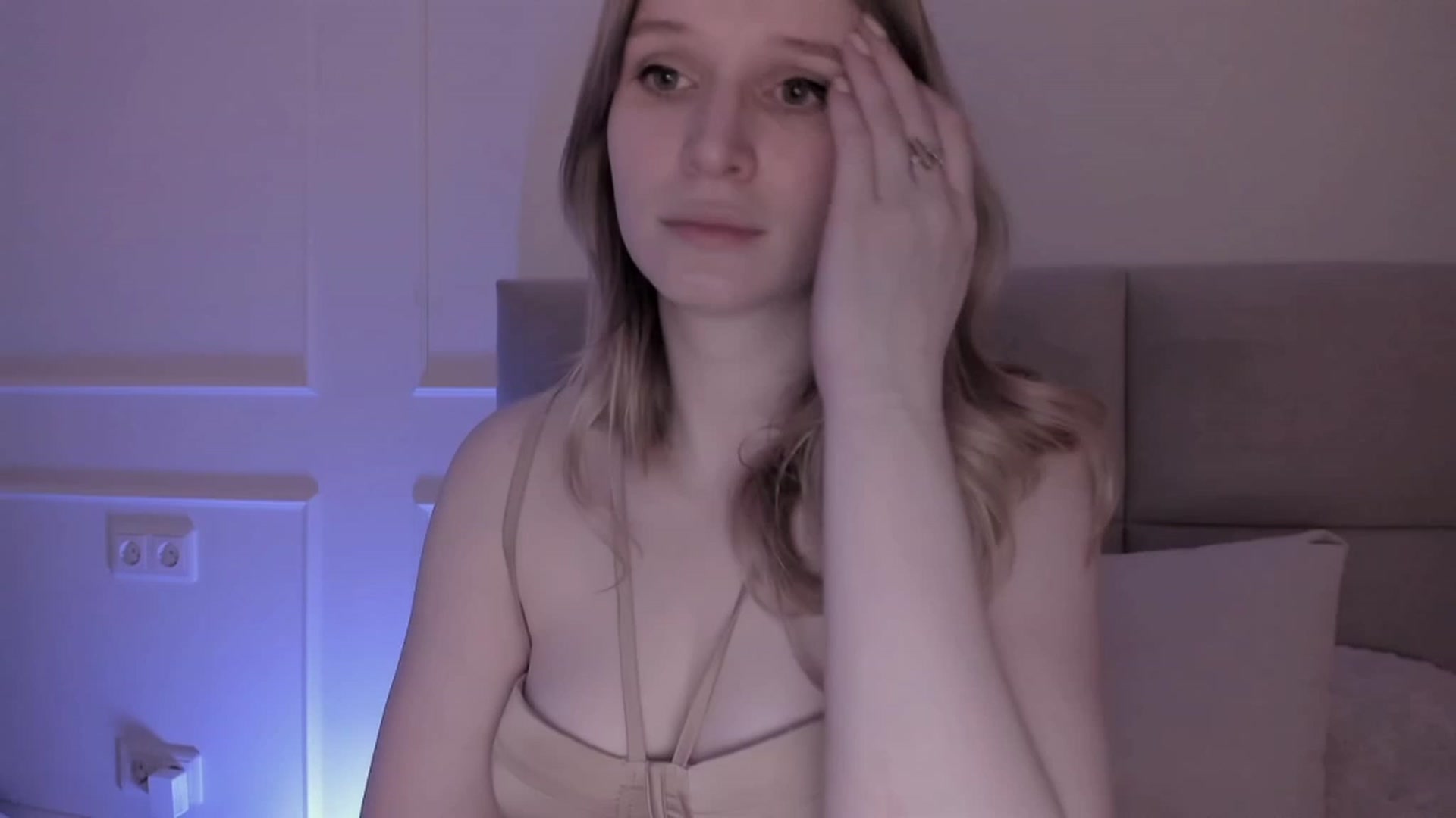 Gallery image thumbnail from Speculoos_'s myfreecams stream on, 04/24/2023, 20:54 image 17 of 20