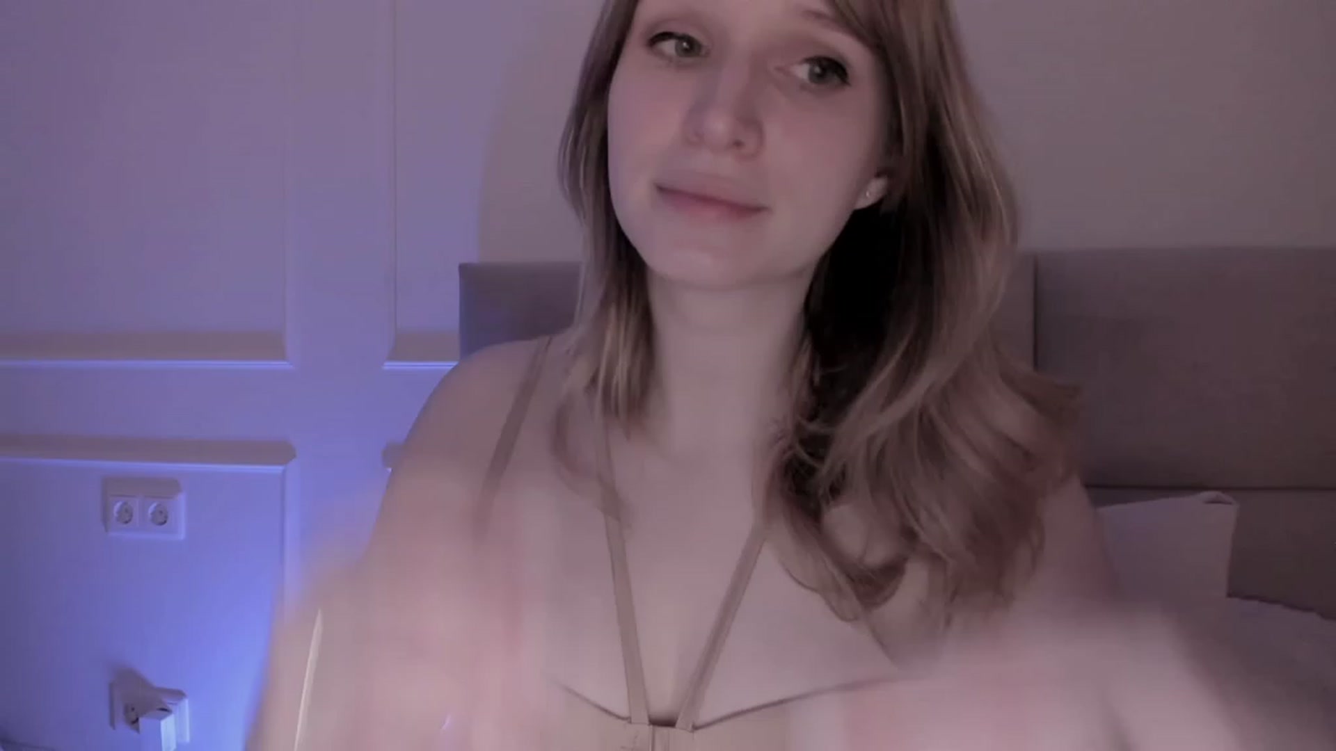 Gallery image thumbnail from Speculoos_'s myfreecams stream on, 04/24/2023, 20:54 image 16 of 20