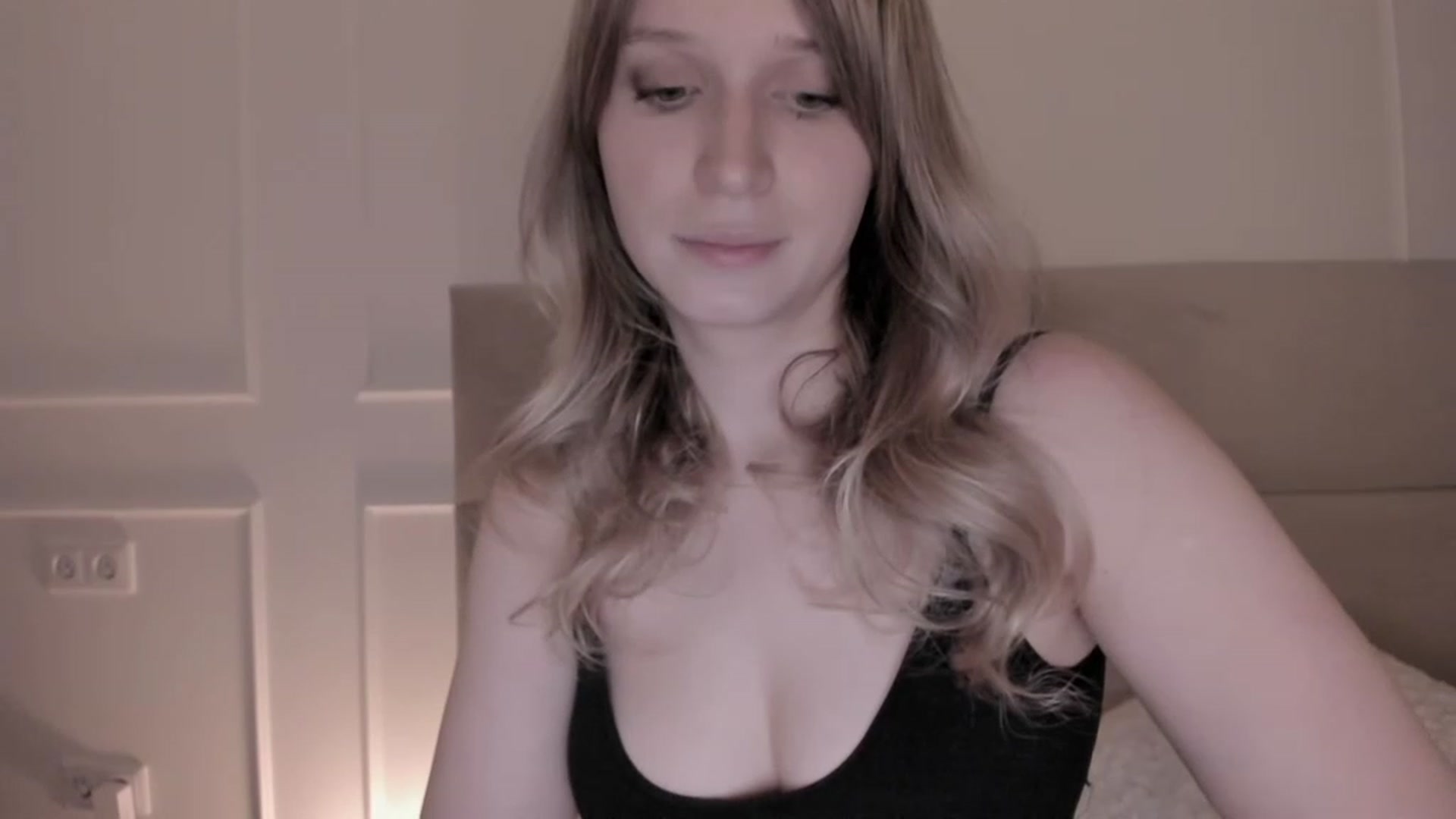 Gallery image thumbnail from Speculoos_'s myfreecams stream on, 05/02/2023, 20:14 image 15 of 20