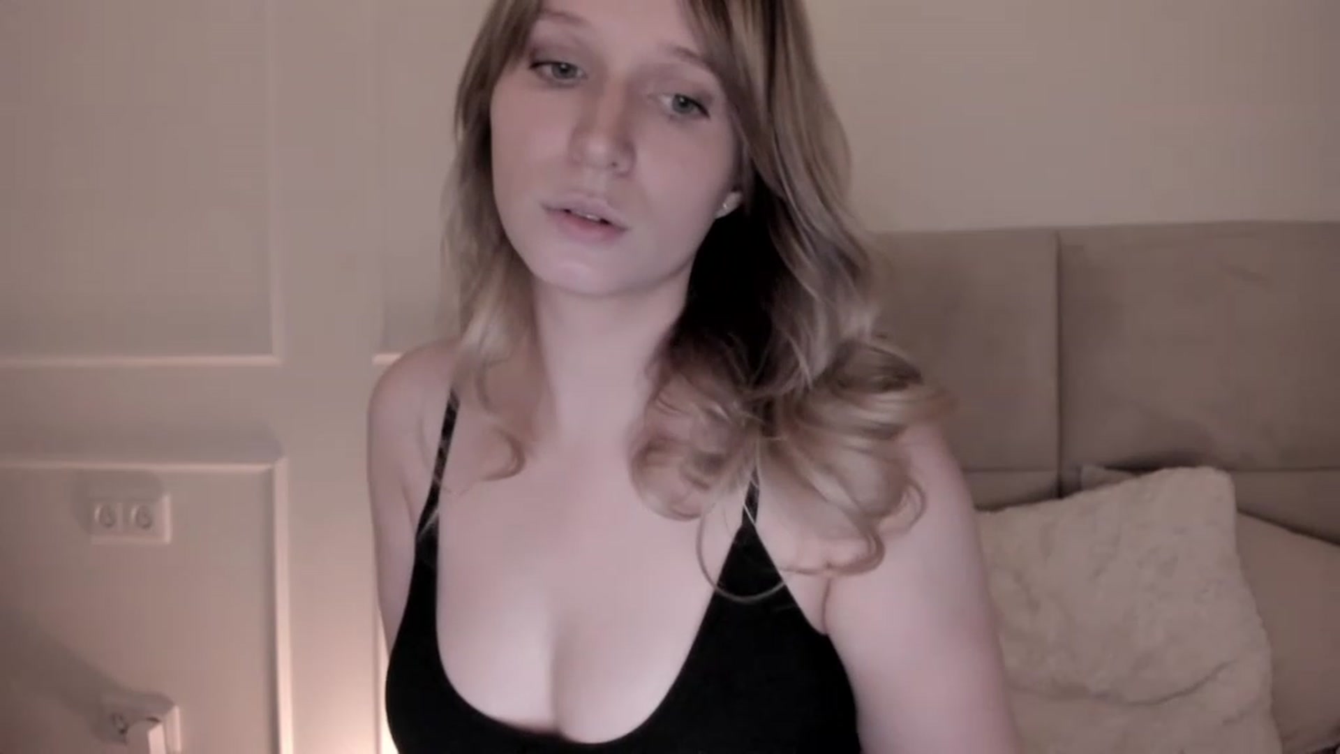 Gallery image thumbnail from Speculoos_'s myfreecams stream on, 05/02/2023, 21:01 image 17 of 20