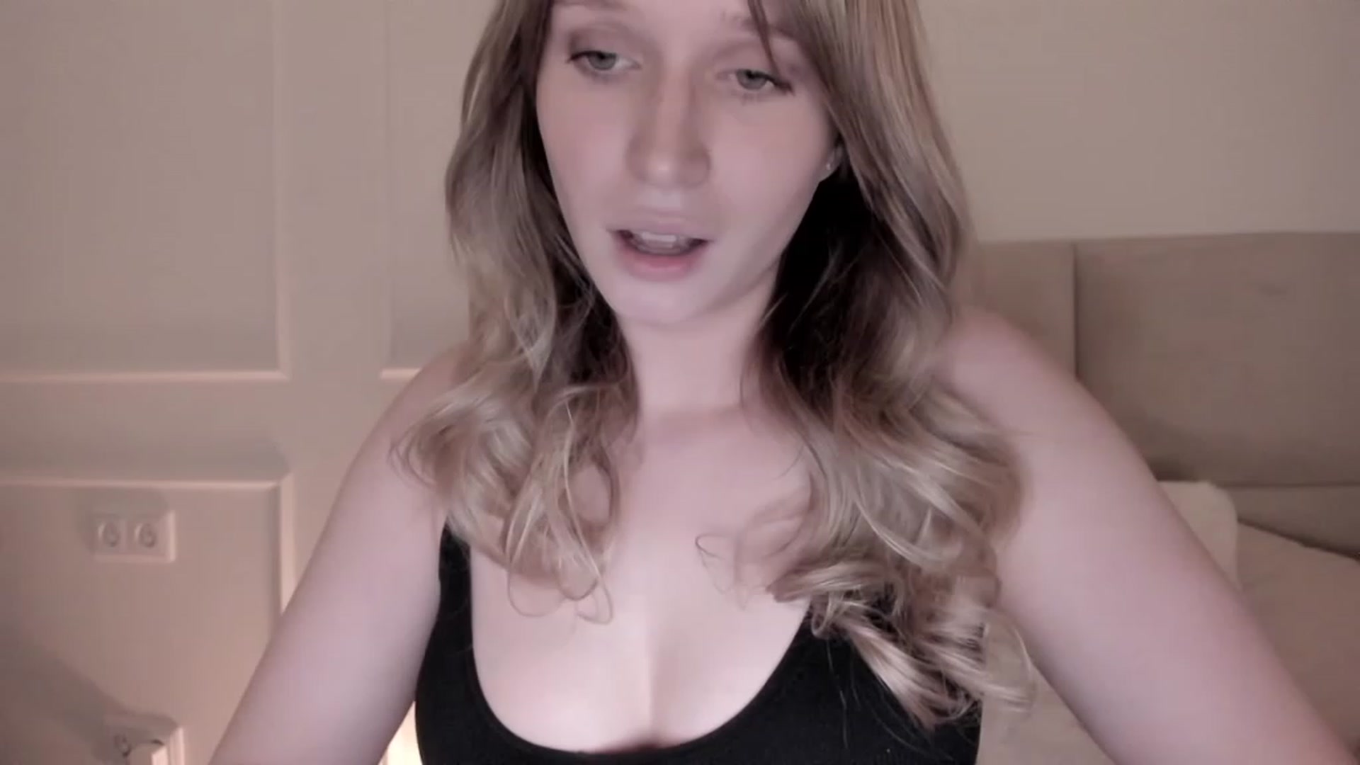 Gallery image thumbnail from Speculoos_'s myfreecams stream on, 05/02/2023, 21:01 image 5 of 20