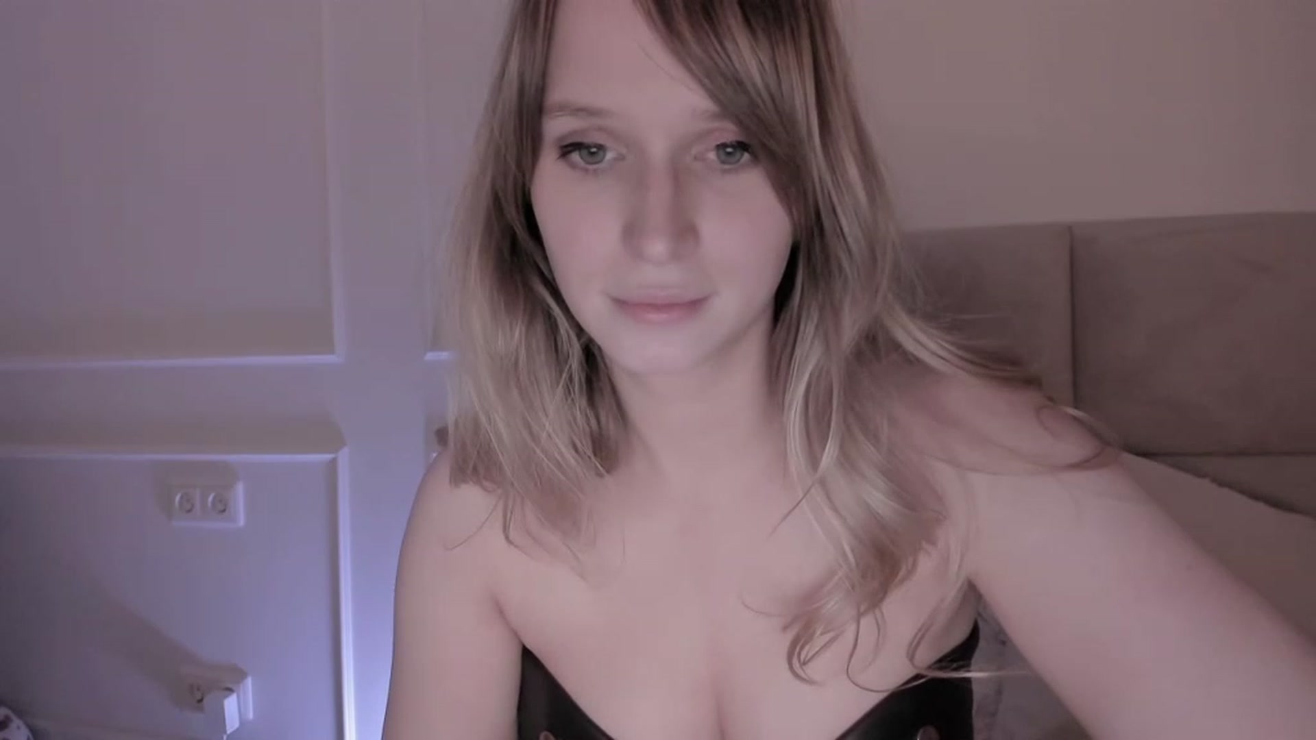 Gallery image thumbnail from Speculoos_'s myfreecams stream on, 05/03/2023, 20:39 image 8 of 20
