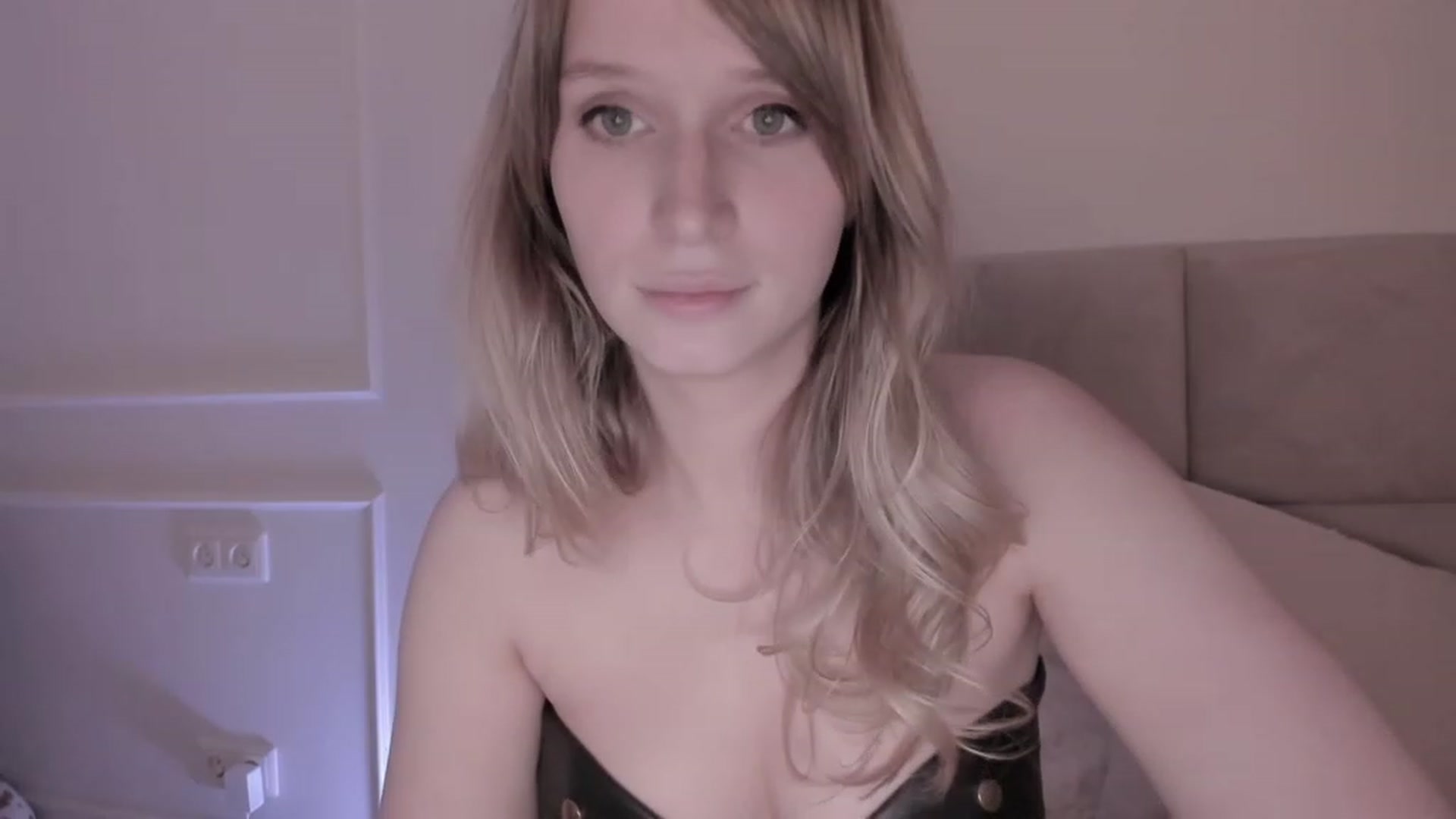 Gallery image thumbnail from Speculoos_'s myfreecams stream on, 05/03/2023, 20:39 image 6 of 20