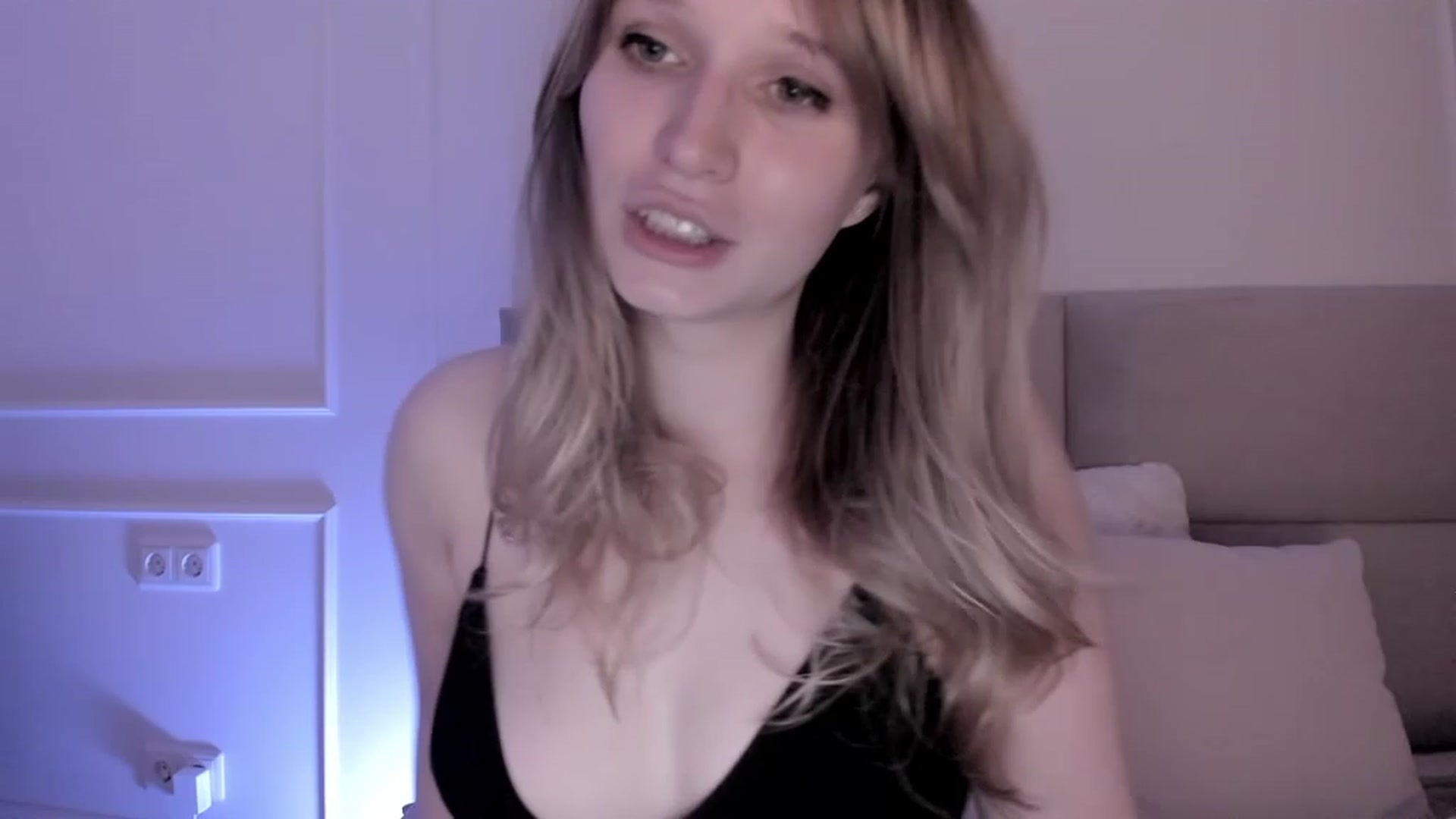 Gallery image thumbnail from Speculoos_'s myfreecams stream on, 05/08/2023, 20:35 image 13 of 20