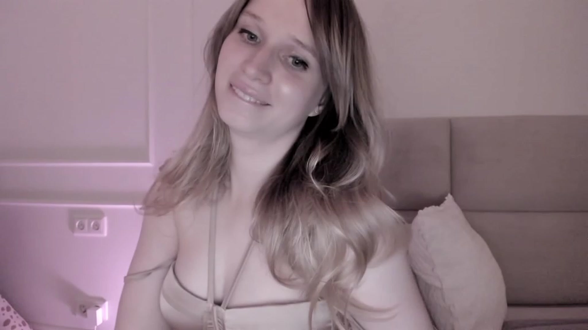 Gallery image thumbnail from Speculoos_'s myfreecams stream on, 05/10/2023, 19:50 image 6 of 20