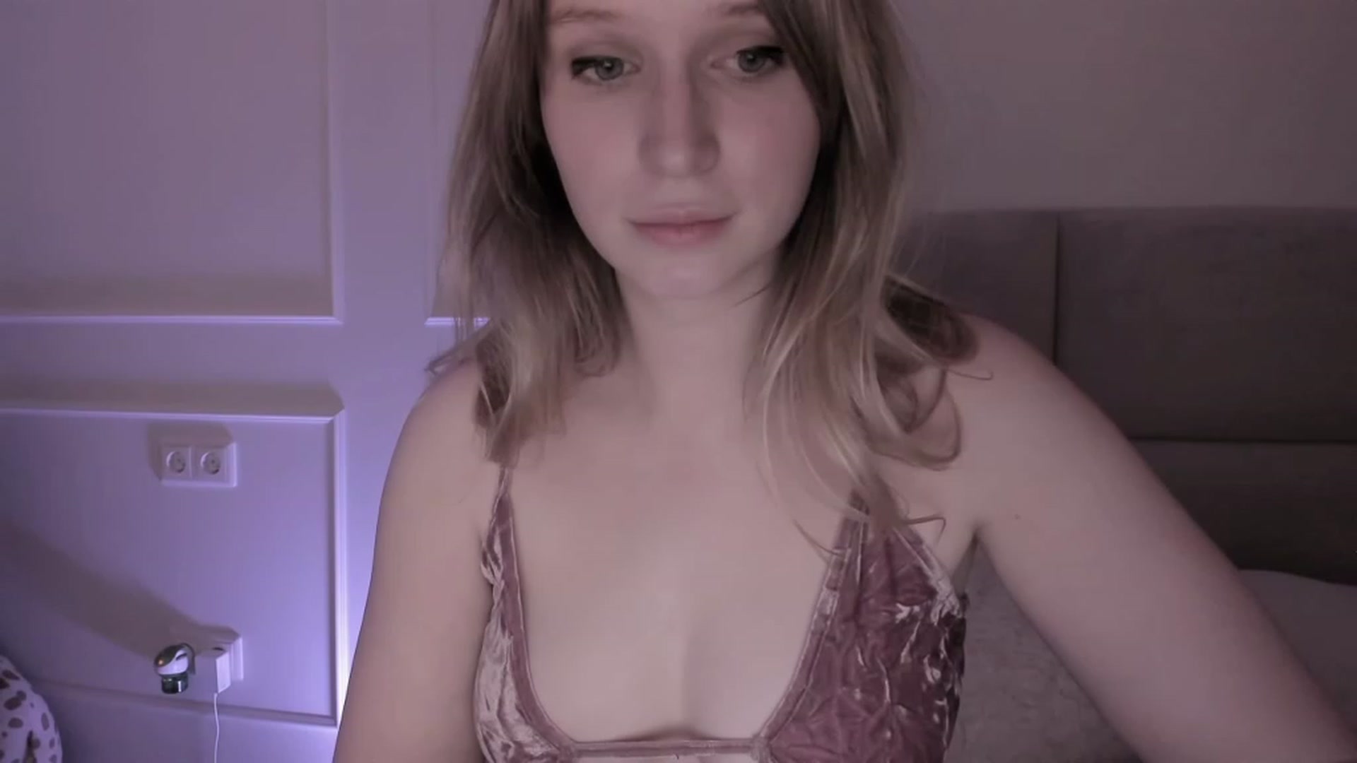 Gallery image thumbnail from Speculoos_'s myfreecams stream on, 05/13/2023, 20:59 image 19 of 20