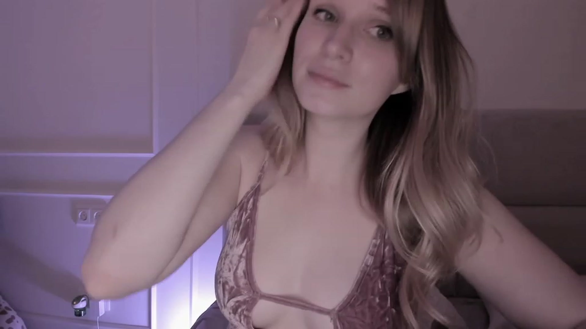 Gallery image thumbnail from Speculoos_'s myfreecams stream on, 05/13/2023, 20:59 image 7 of 20
