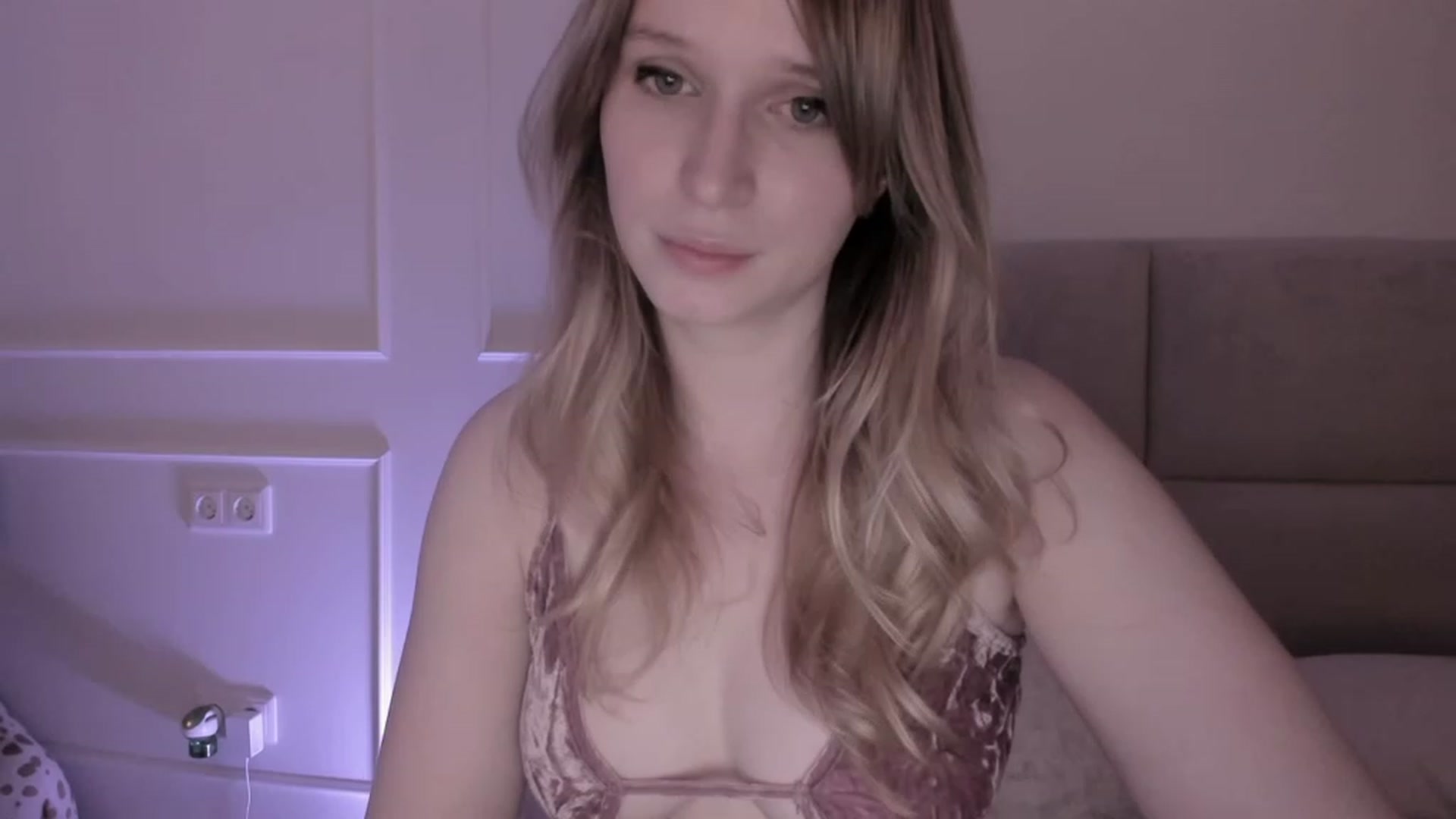 Gallery image thumbnail from Speculoos_'s myfreecams stream on, 05/13/2023, 20:59 image 6 of 20