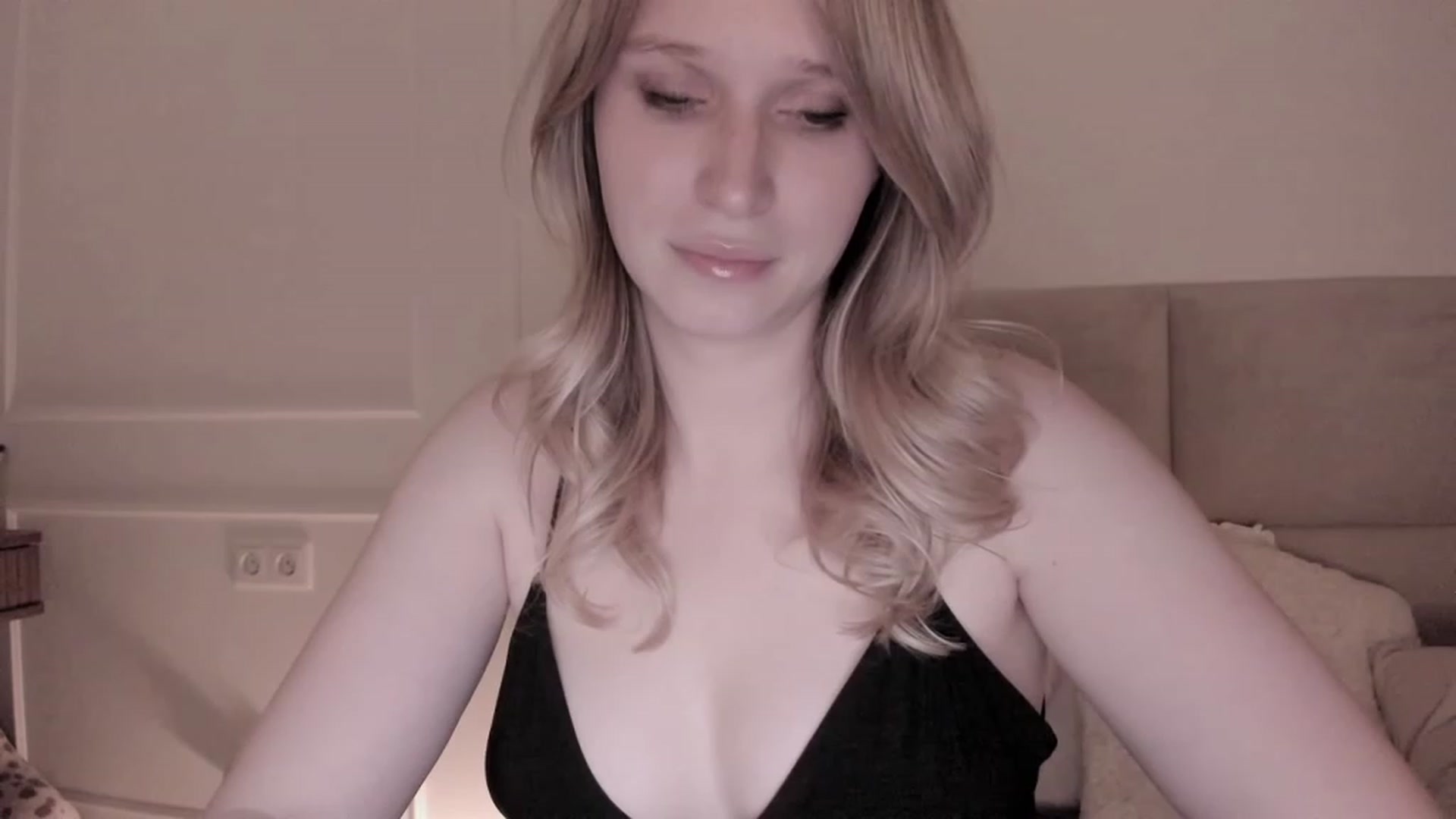 Gallery image thumbnail from Speculoos_'s myfreecams stream on, 06/02/2023, 20:16 image 7 of 20