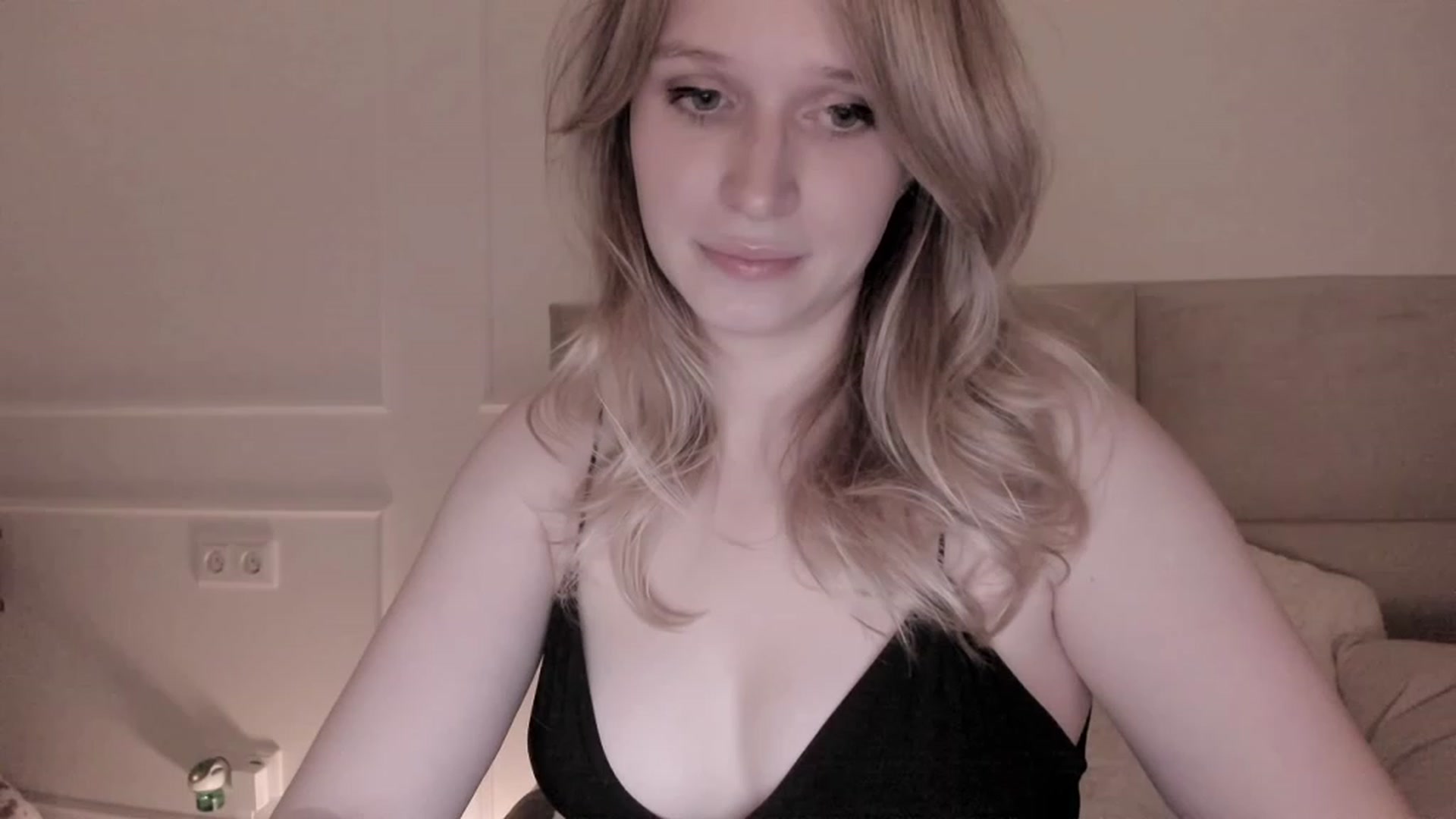 Gallery image thumbnail from Speculoos_'s myfreecams stream on, 06/02/2023, 20:16 image 19 of 20