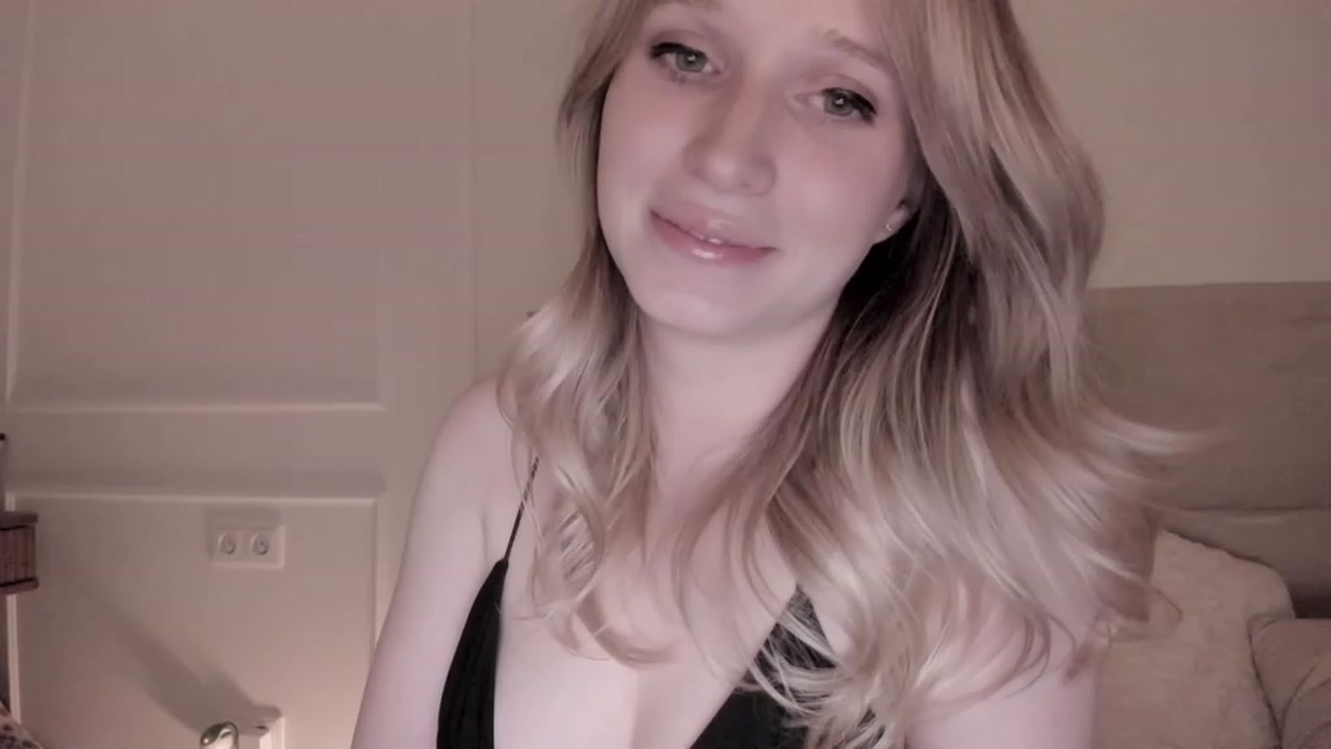 Gallery image thumbnail from Speculoos_'s myfreecams stream on, 06/02/2023, 20:16 image 2 of 20