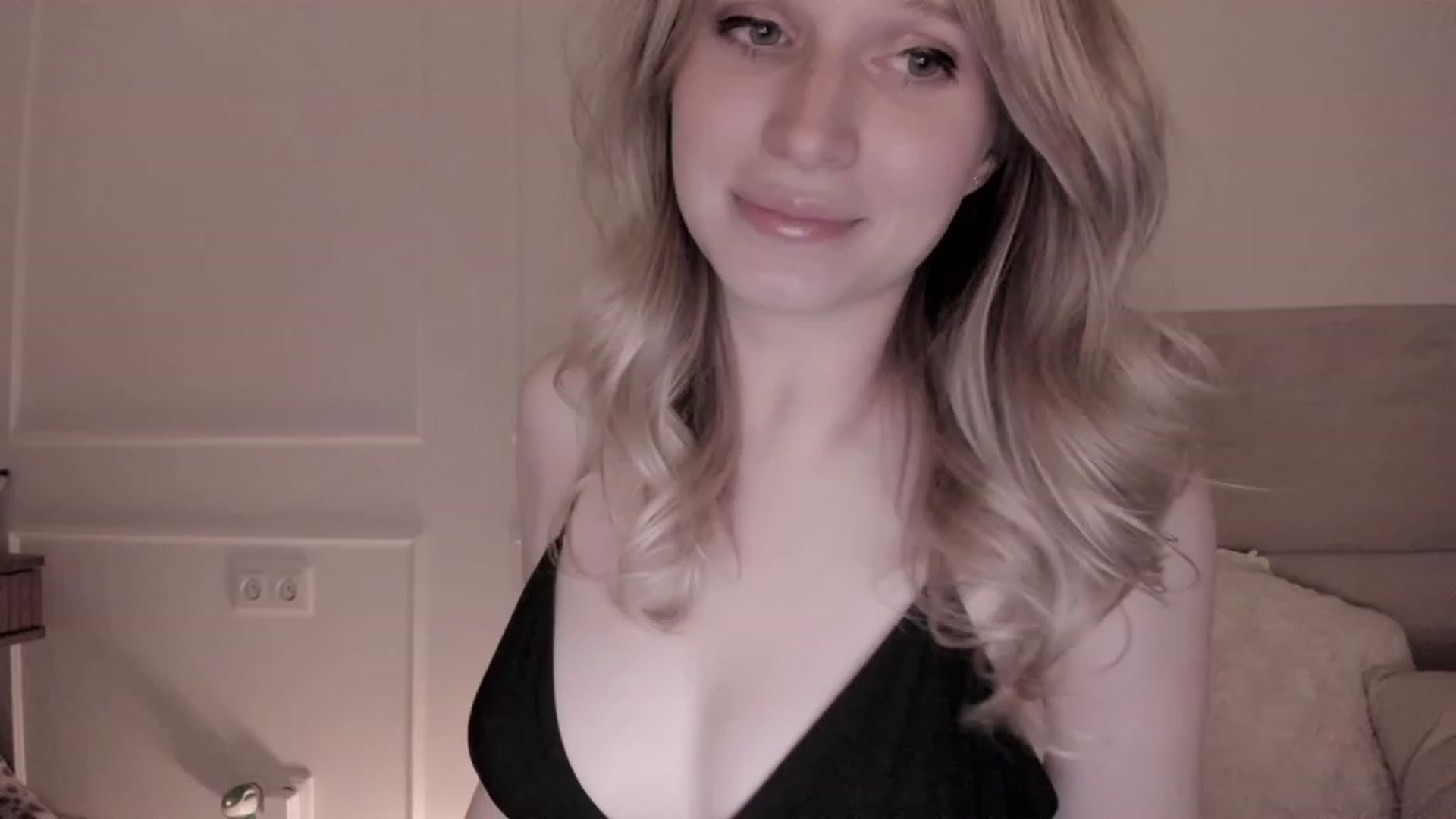 Gallery image thumbnail from Speculoos_'s myfreecams stream on, 06/02/2023, 20:16 image 6 of 20