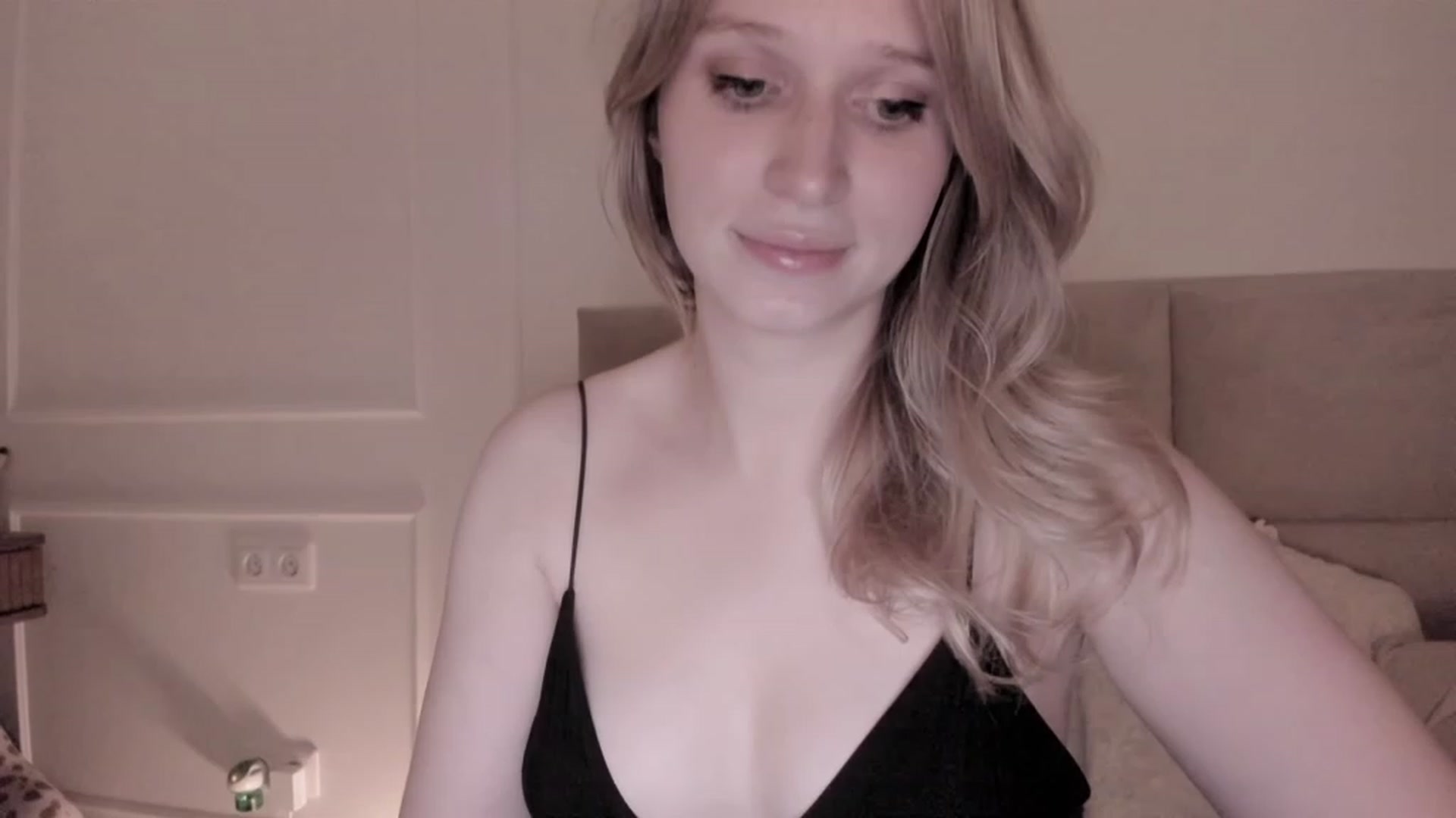 Gallery image thumbnail from Speculoos_'s myfreecams stream on, 06/02/2023, 20:16 image 12 of 20